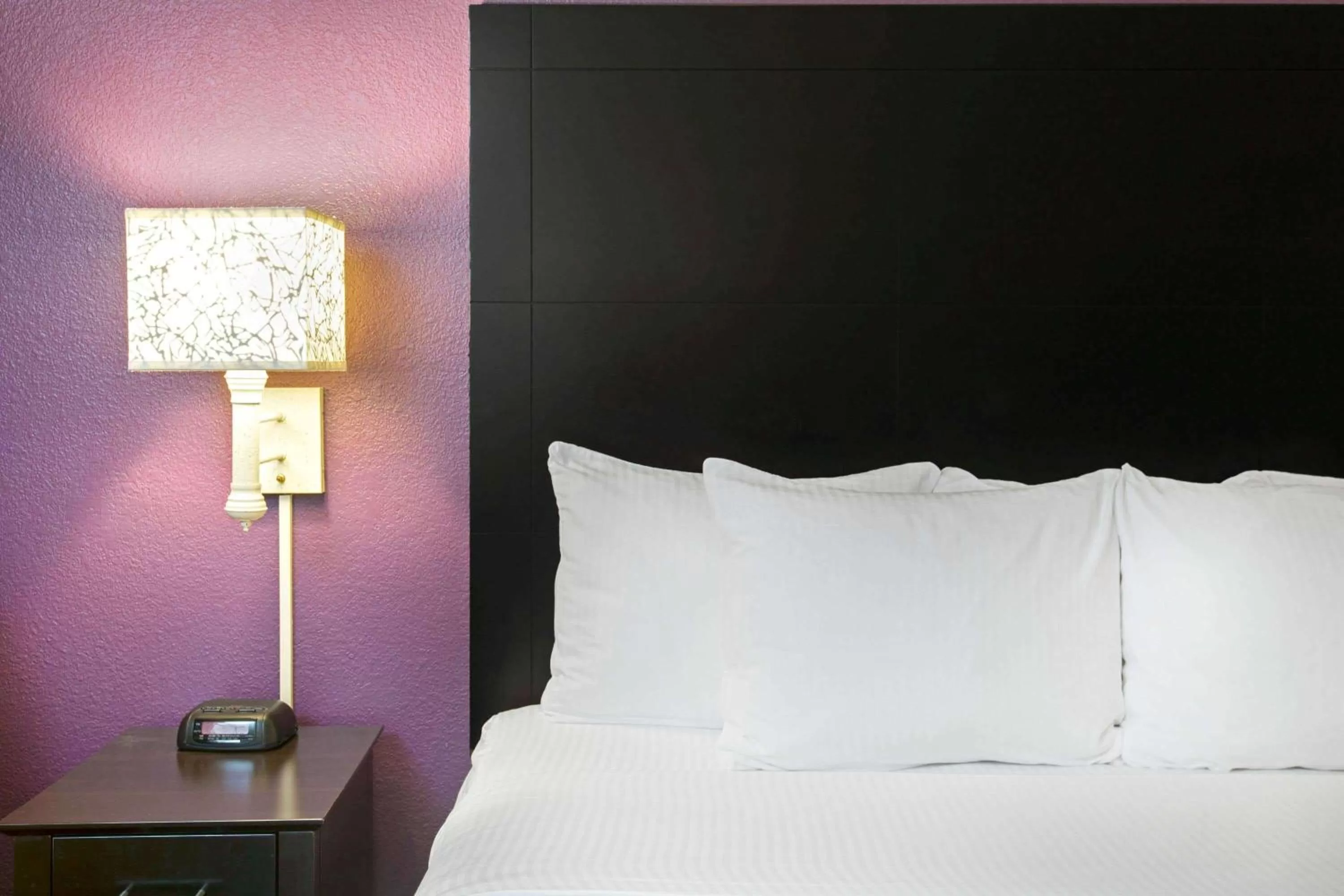 Photo of the whole room, Bed in La Quinta Inn by Wyndham Fresno Yosemite