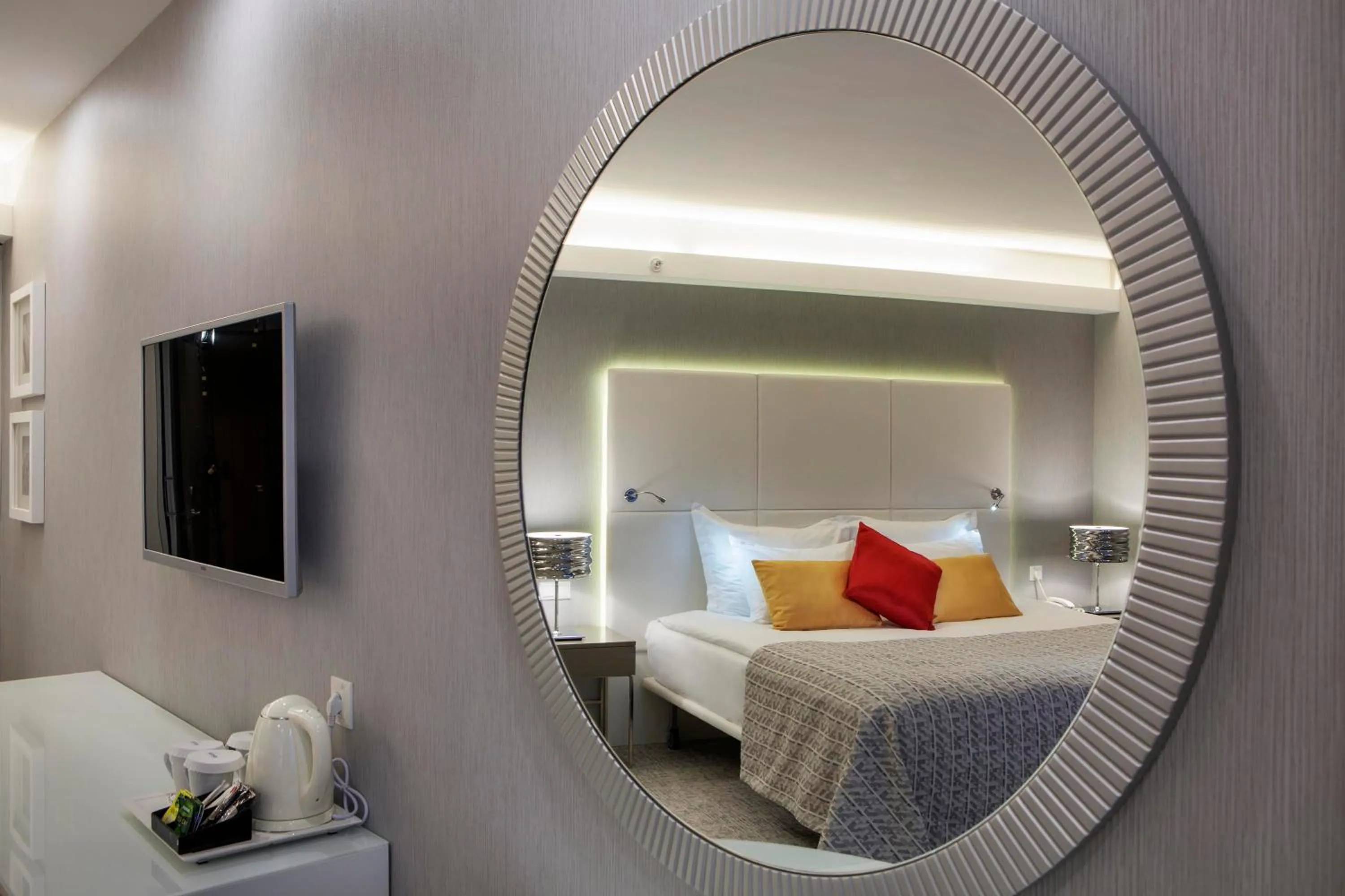 TV and multimedia in The Sense Deluxe