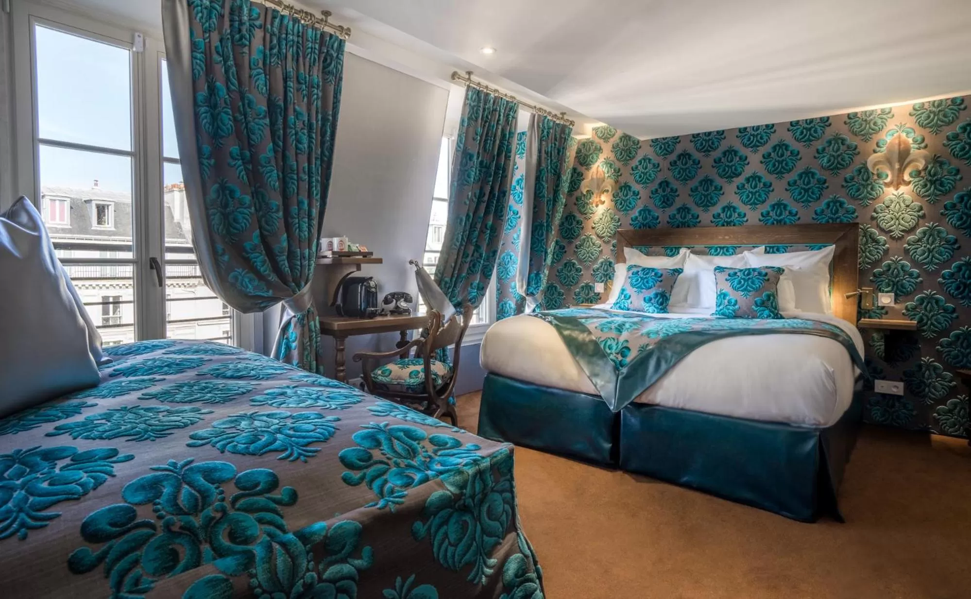 Photo of the whole room, Bed in Le Temple De Jeanne