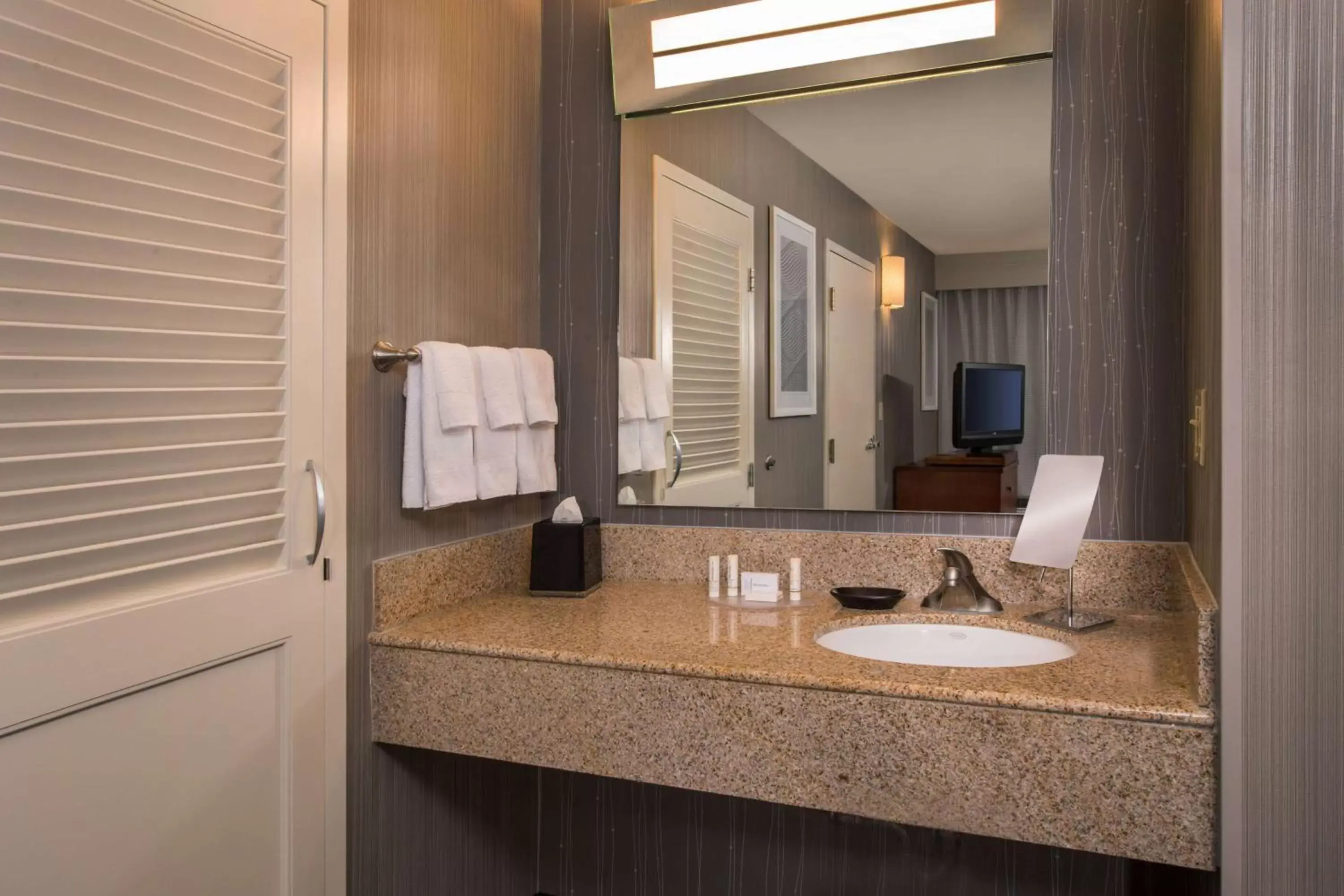 Bathroom in Sonesta Select Columbia