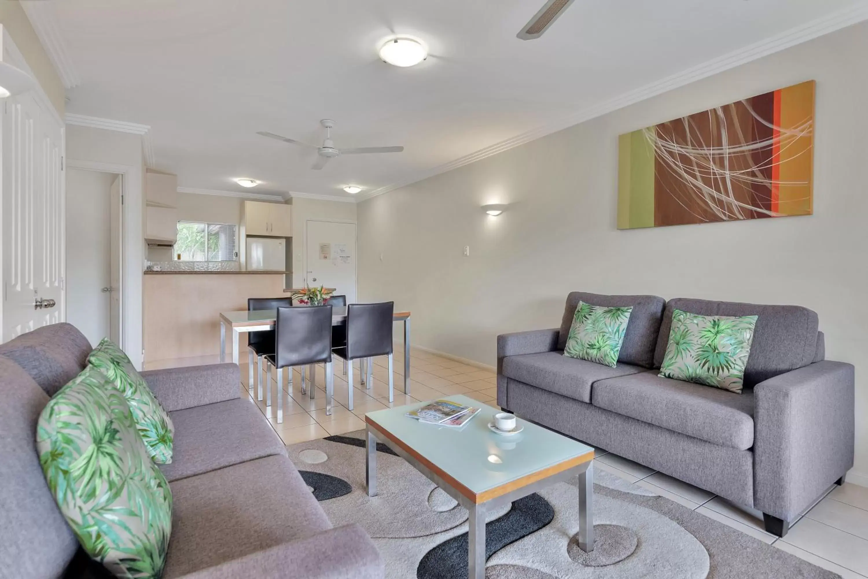 Dining area, Seating Area in Bay Village Tropical Retreat & Apartments