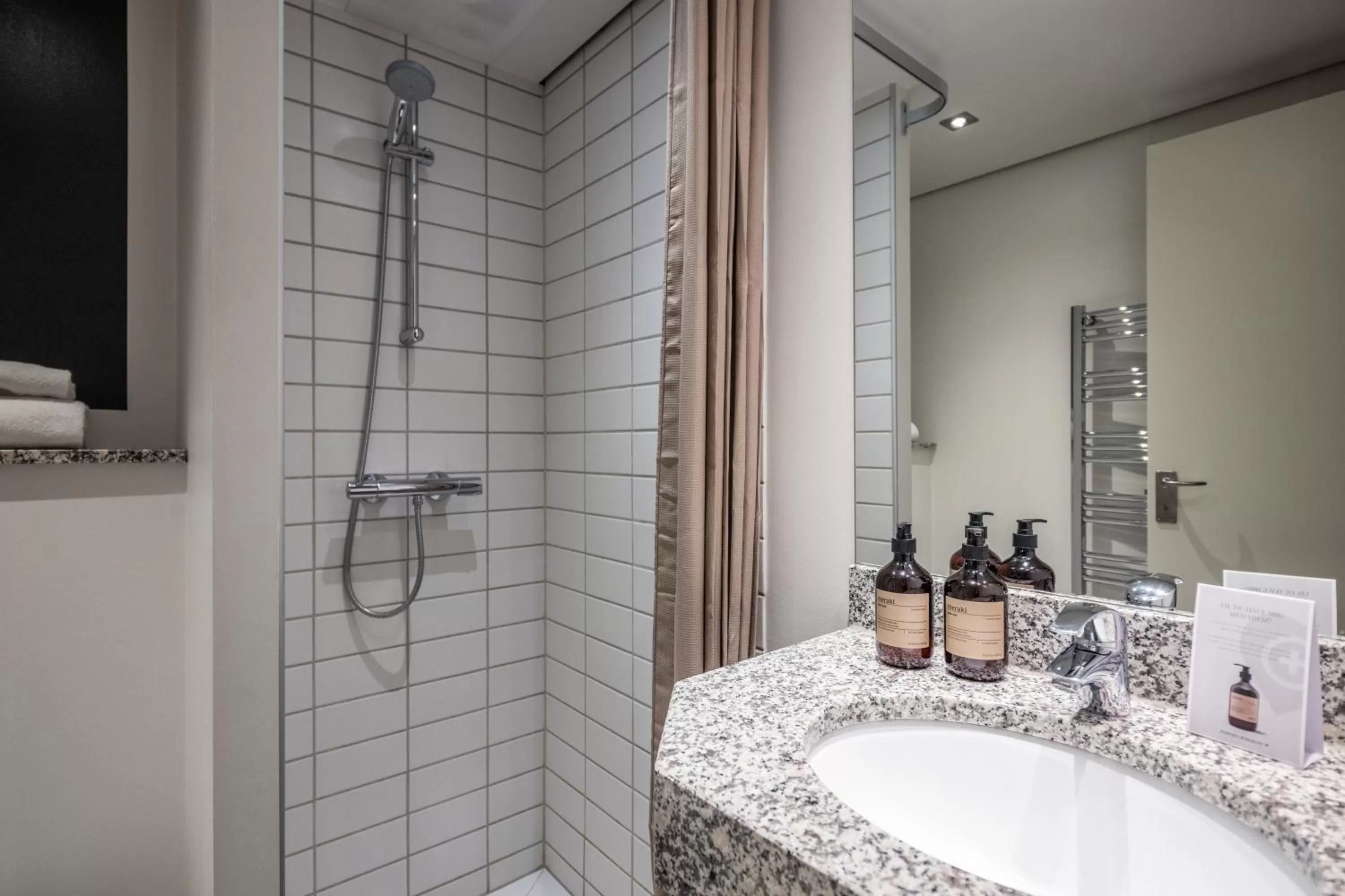 Bathroom in Pier 5 Hotel