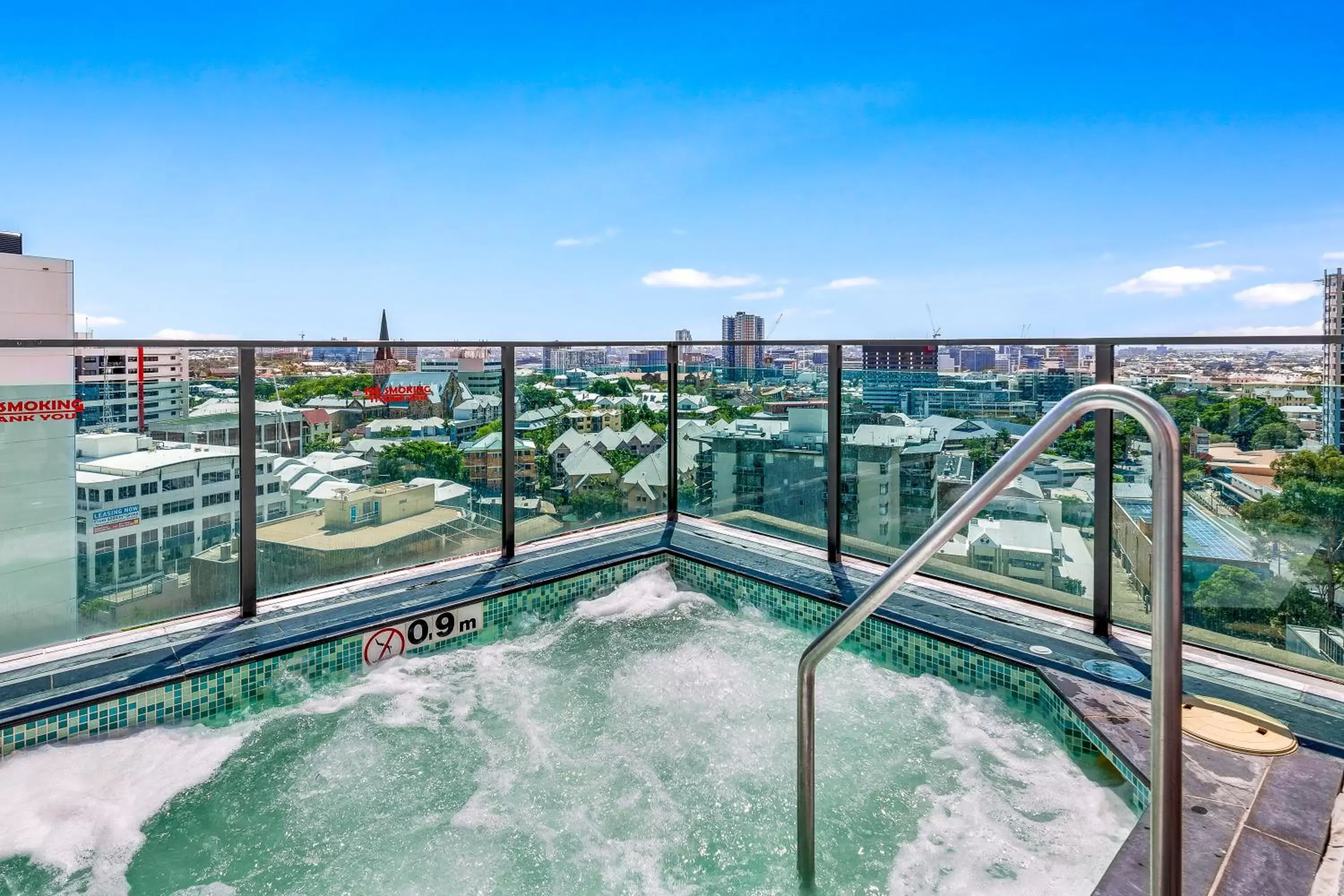 Hot Tub in Quattro Apartments