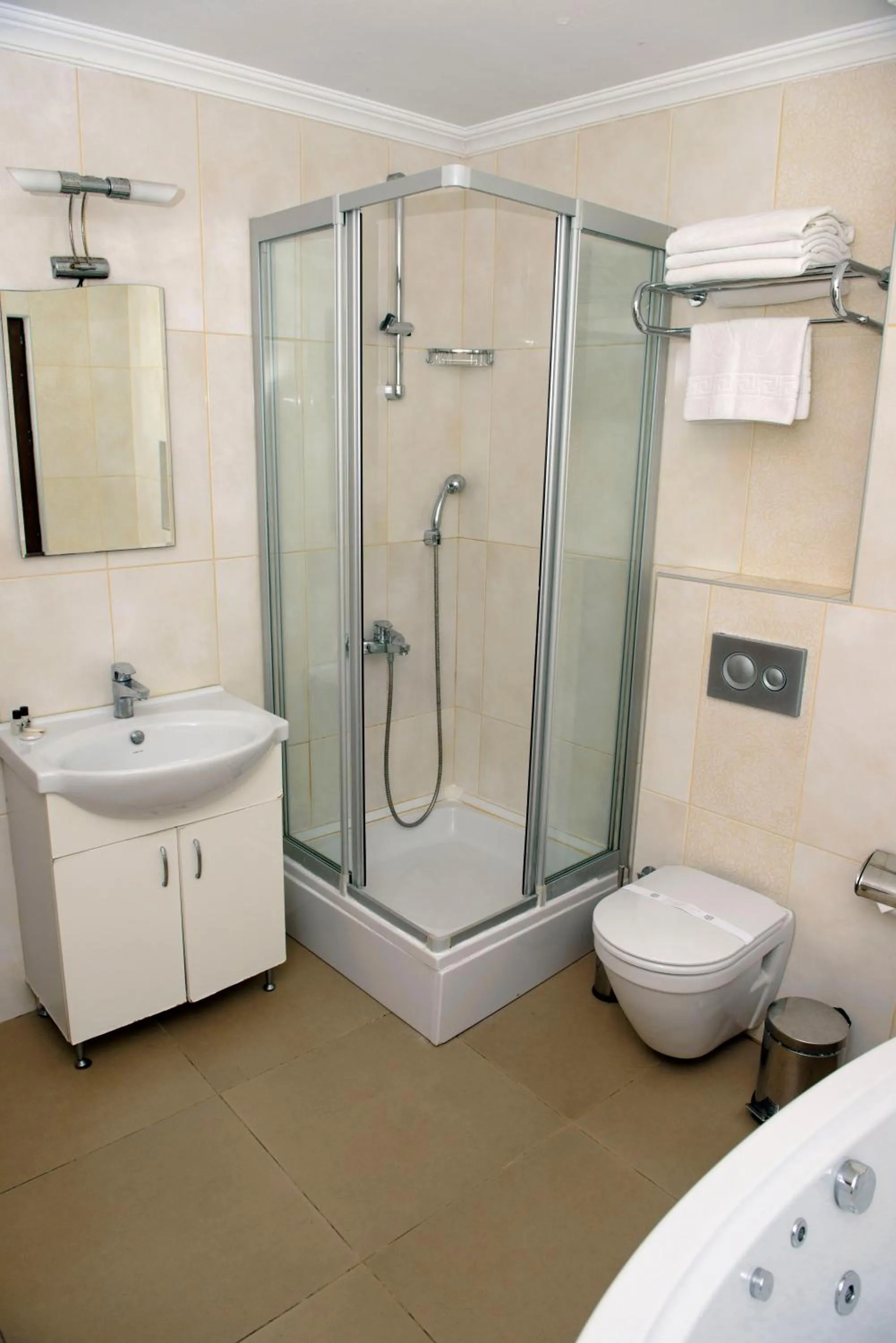 Shower in Tayahatun Hotel