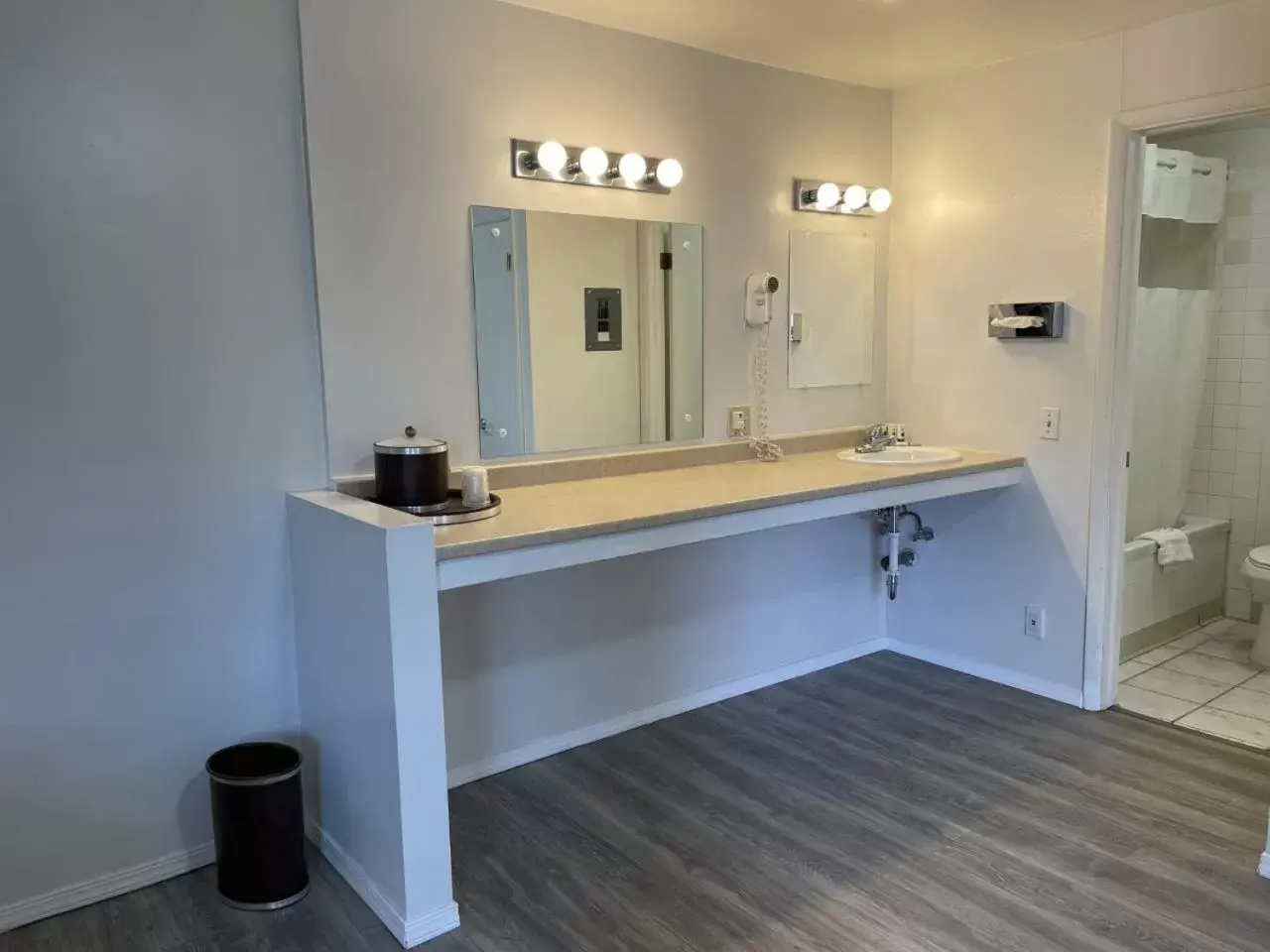 Bathroom in Rodeway Inn & Suites Omak - Okanogan