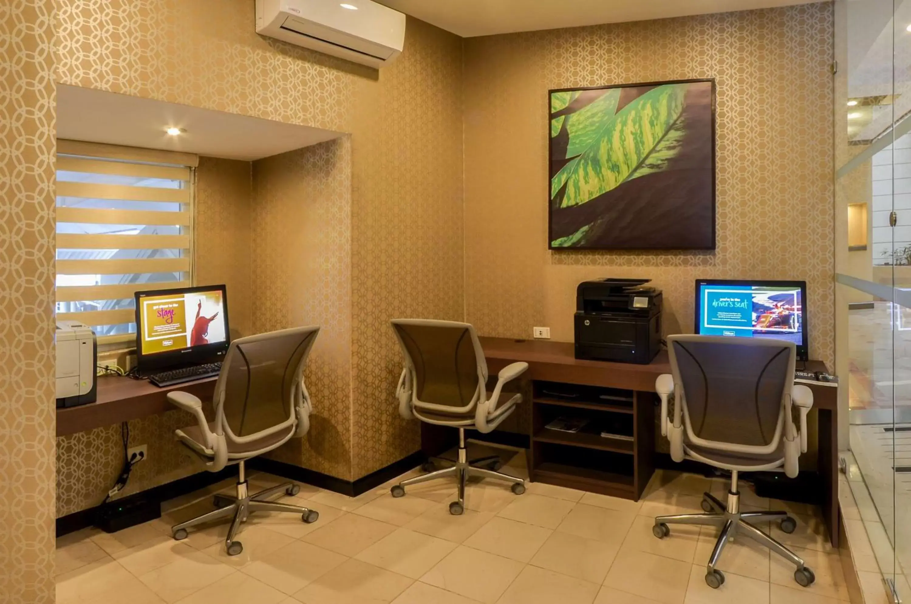 Business facilities, Business Area/Conference Room in Hilton Garden Inn Guatemala City