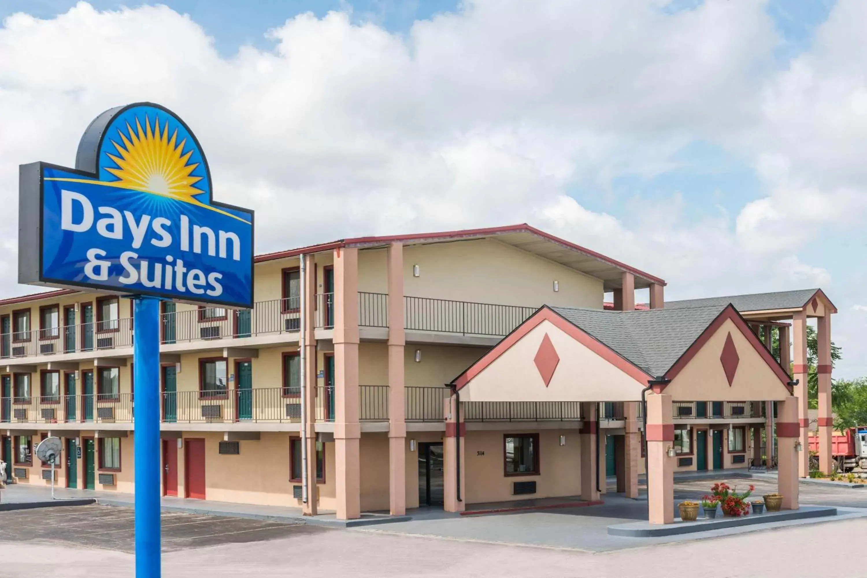 Property Building in Days Inn & Suites by Wyndham Springfield on I-44
