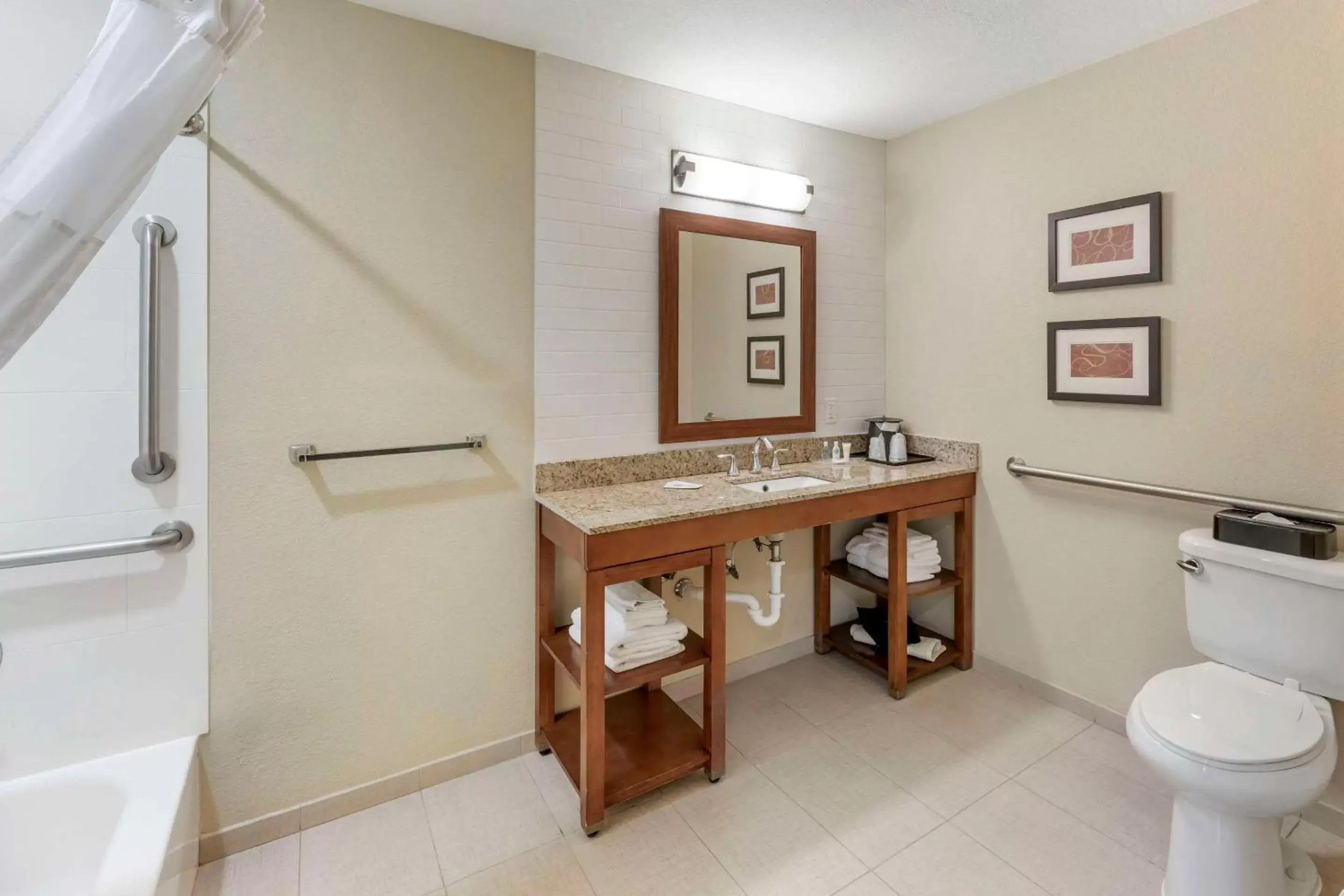 Bedroom, Bathroom in Comfort Suites Carlsbad