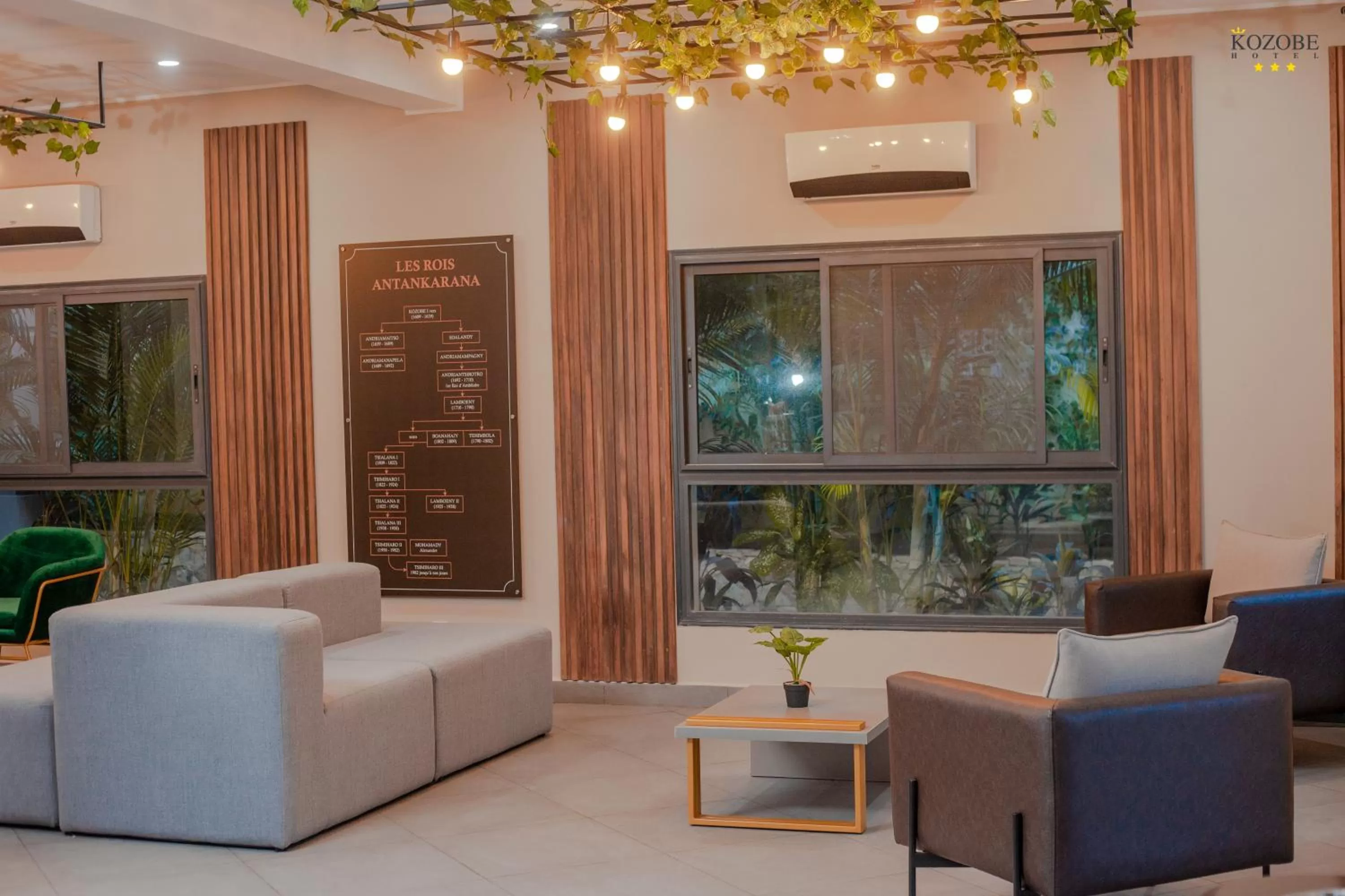 Communal lounge/ TV room in KOZOBE HÔTEL