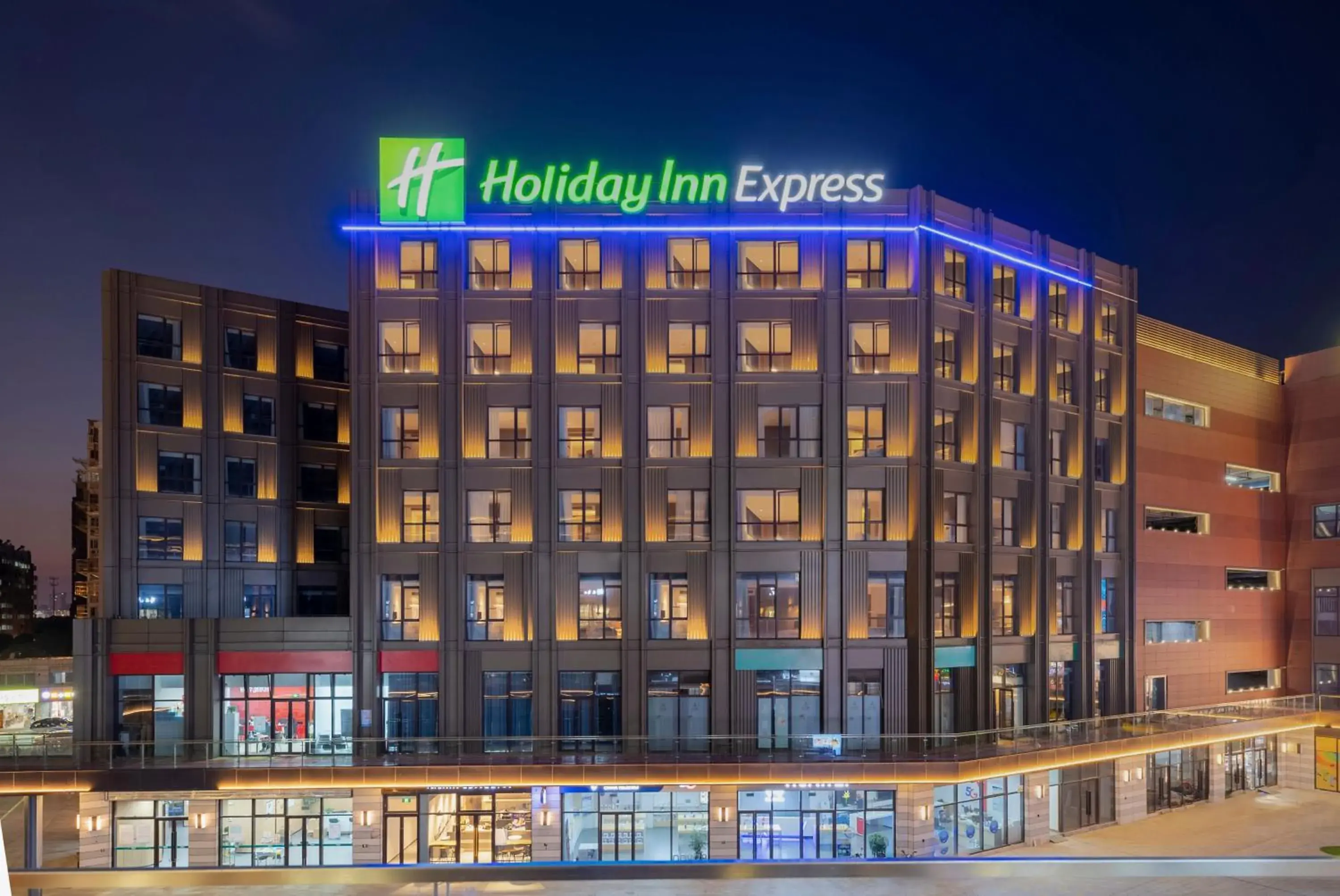 Property Building in Holiday Inn Express Nantong North Gateway, an IHG Hotel