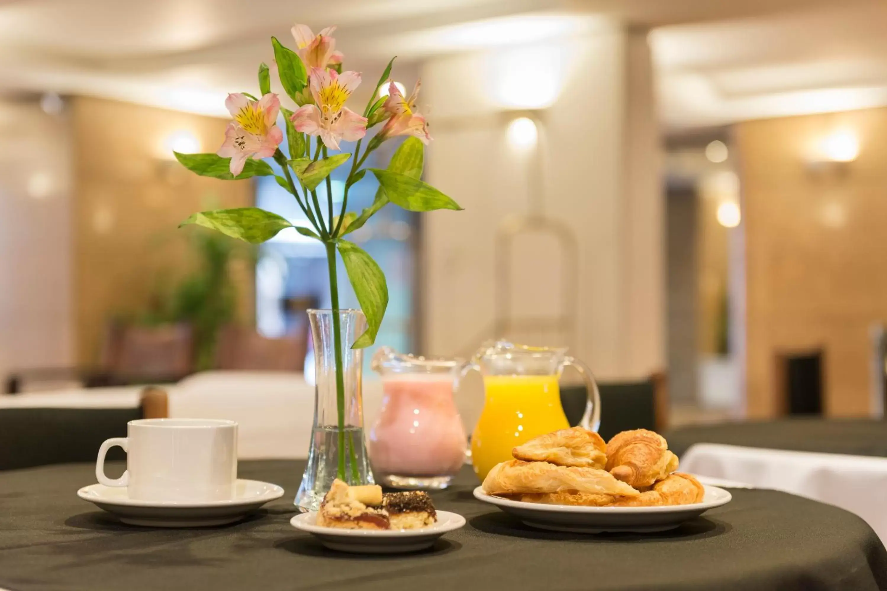 Restaurant/places to eat, Breakfast in Loi Suites Esmeralda