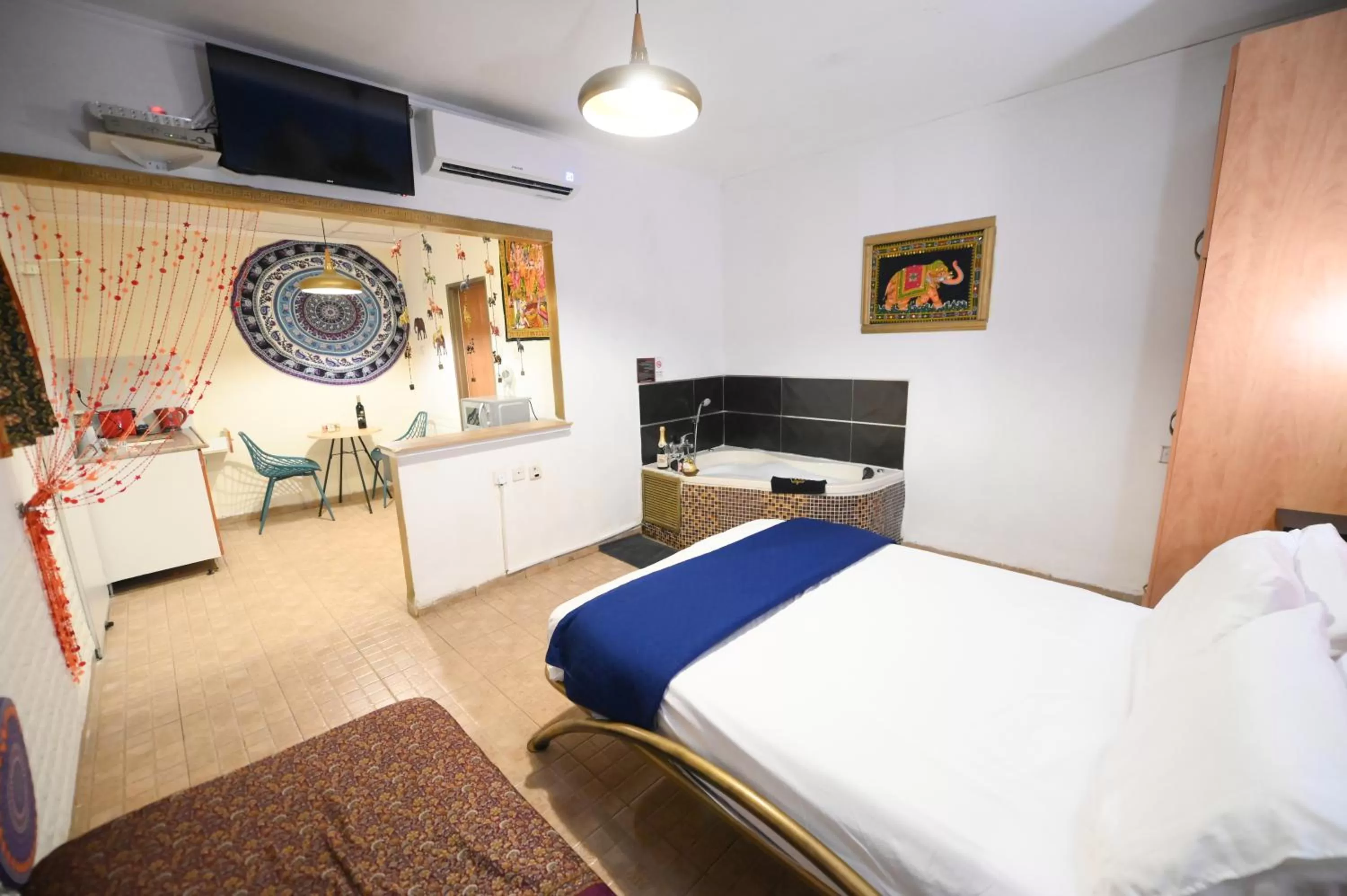 Hot Tub, Bed in Magical in the Galilee