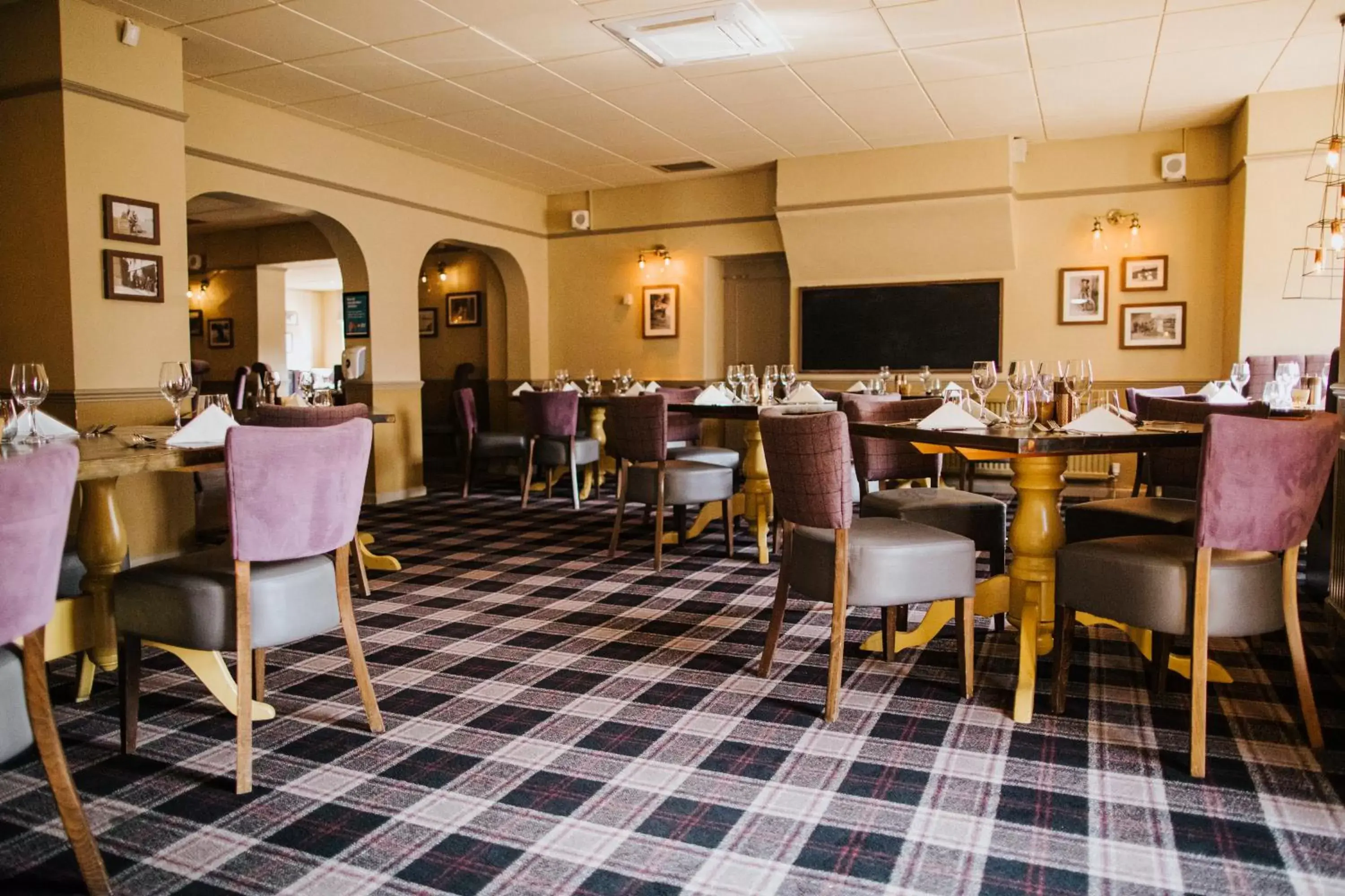 Restaurant/Places to Eat in The Stratton House Hotel