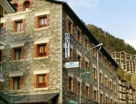 Summer, Property Building in Hotel Arinsal