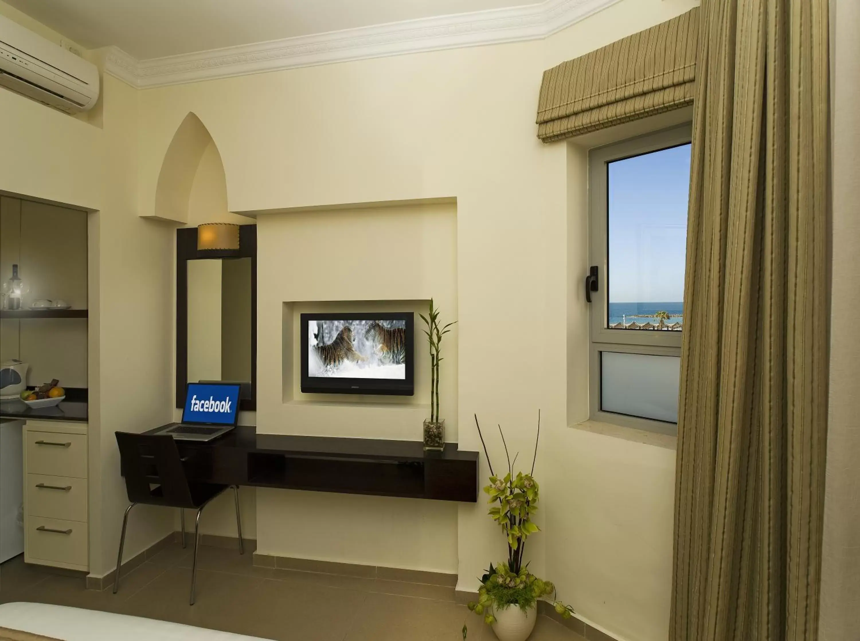 TV and multimedia, TV/Entertainment Center in Bell Boutique and Spa Hotel