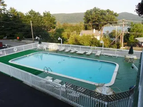 Day, Pool View in Pinebrook Motel