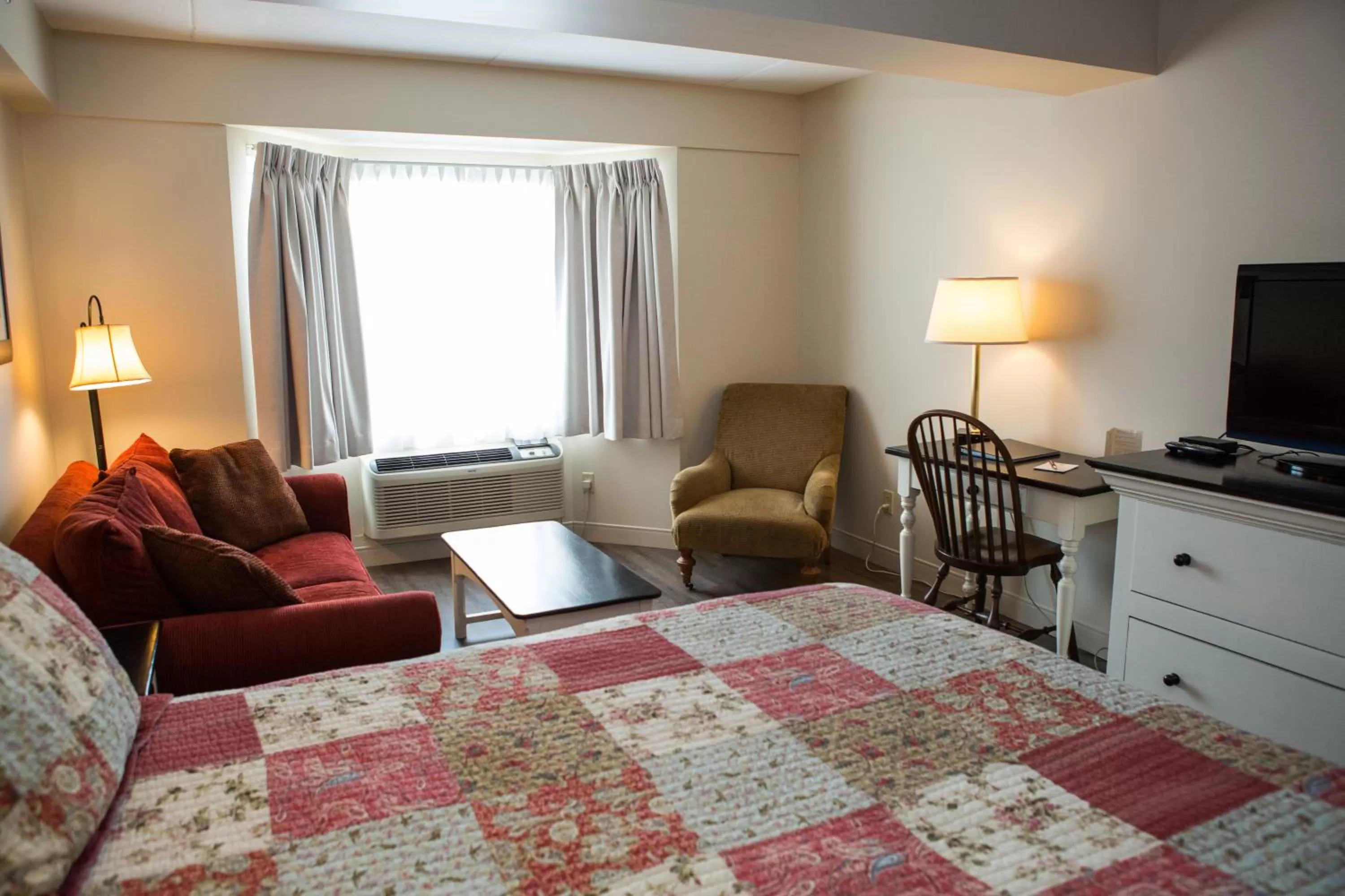 Queen Room in The Village Inn of Lakefield