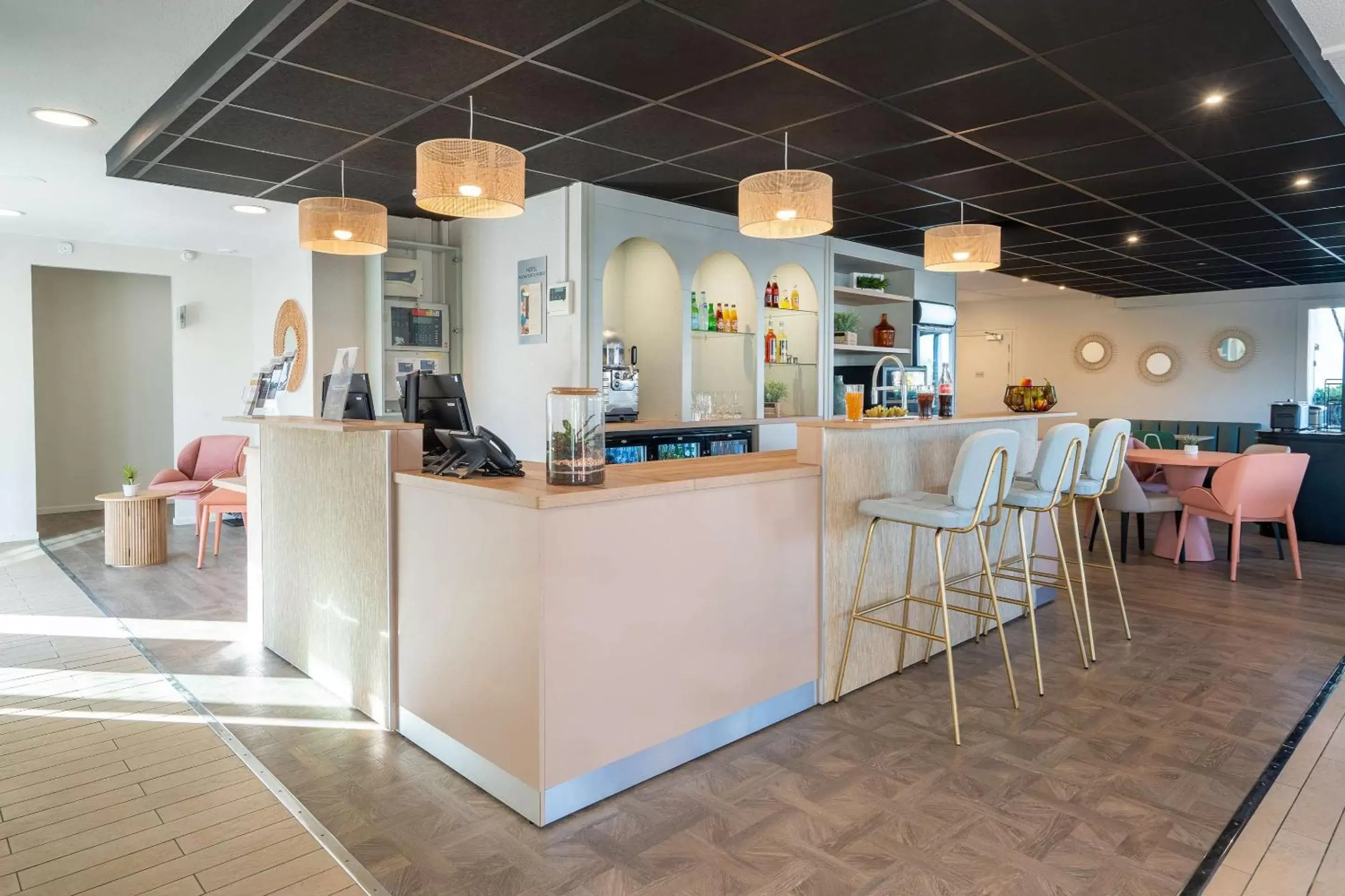 Lobby or reception in Sure Hotel by Best Western Rochefort-sur-Mer