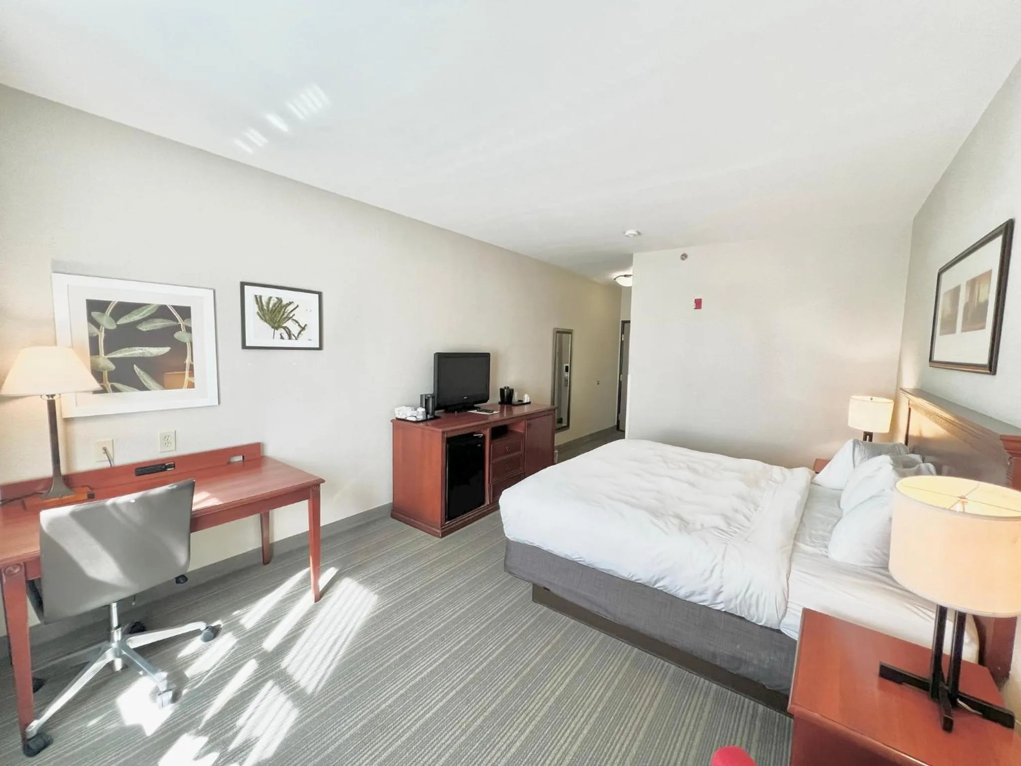 Bed in Country Inn & Suites by Radisson, Emporia, VA