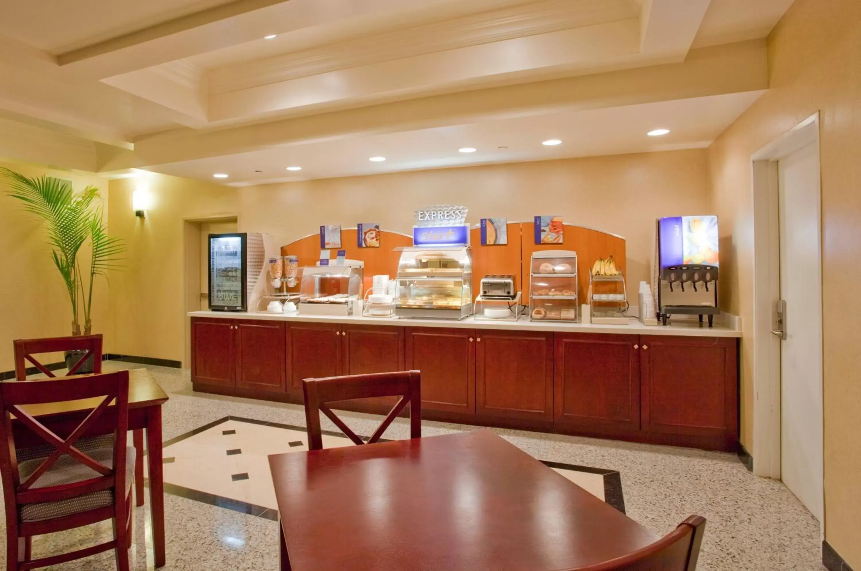 Breakfast, Restaurant/Places to Eat in Holiday Inn Express Hotel & Suites Los Angeles Airport Hawthorne, an IHG Hotel