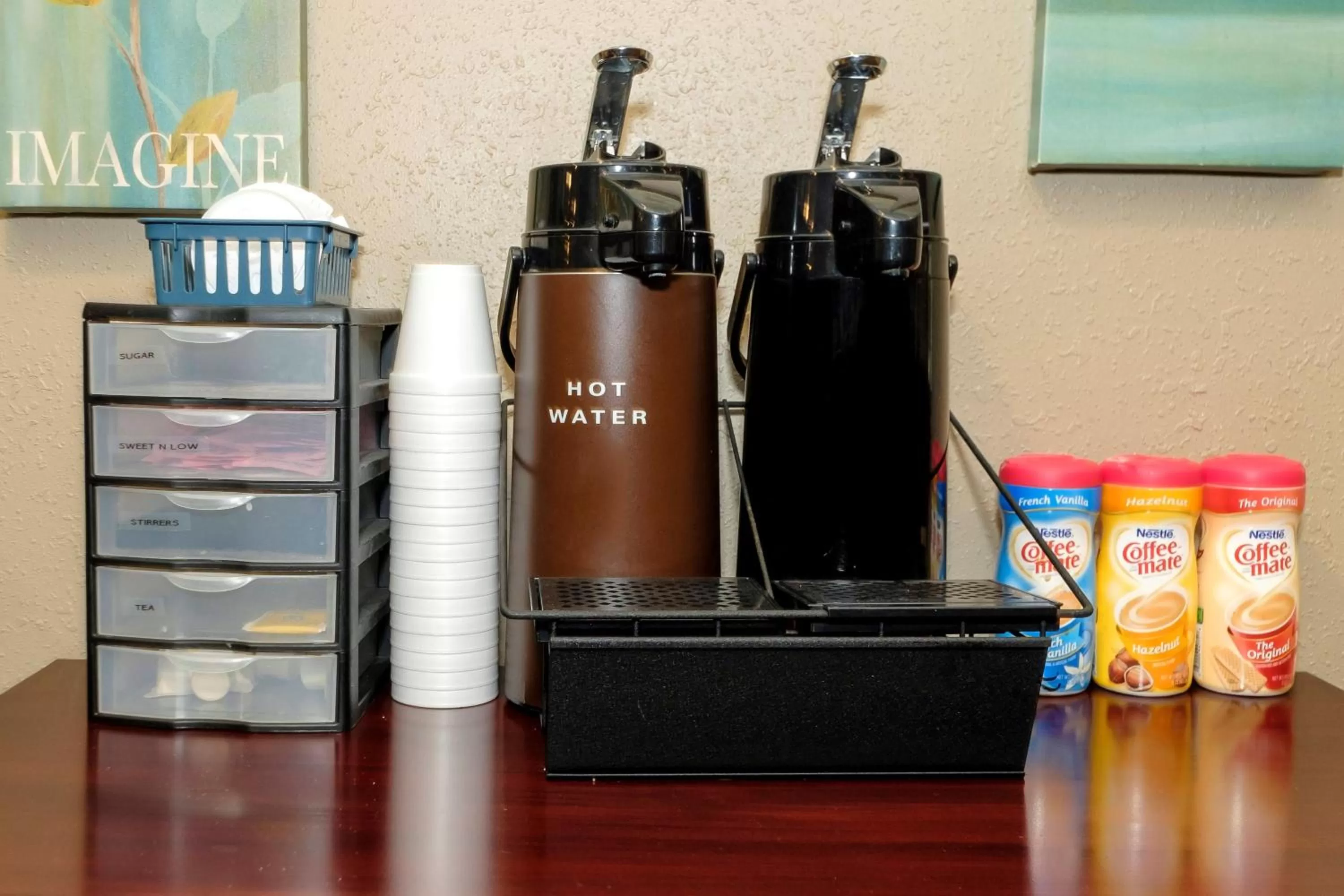 Restaurant/places to eat in Red Roof Inn Osage Beach - Lake of the Ozarks