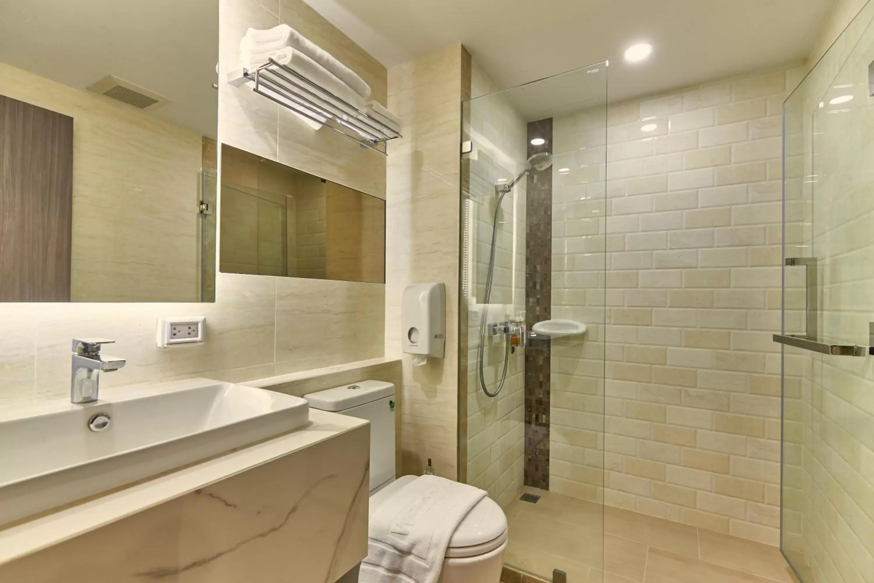 Shower, Bathroom in Samyan Serene Hotel