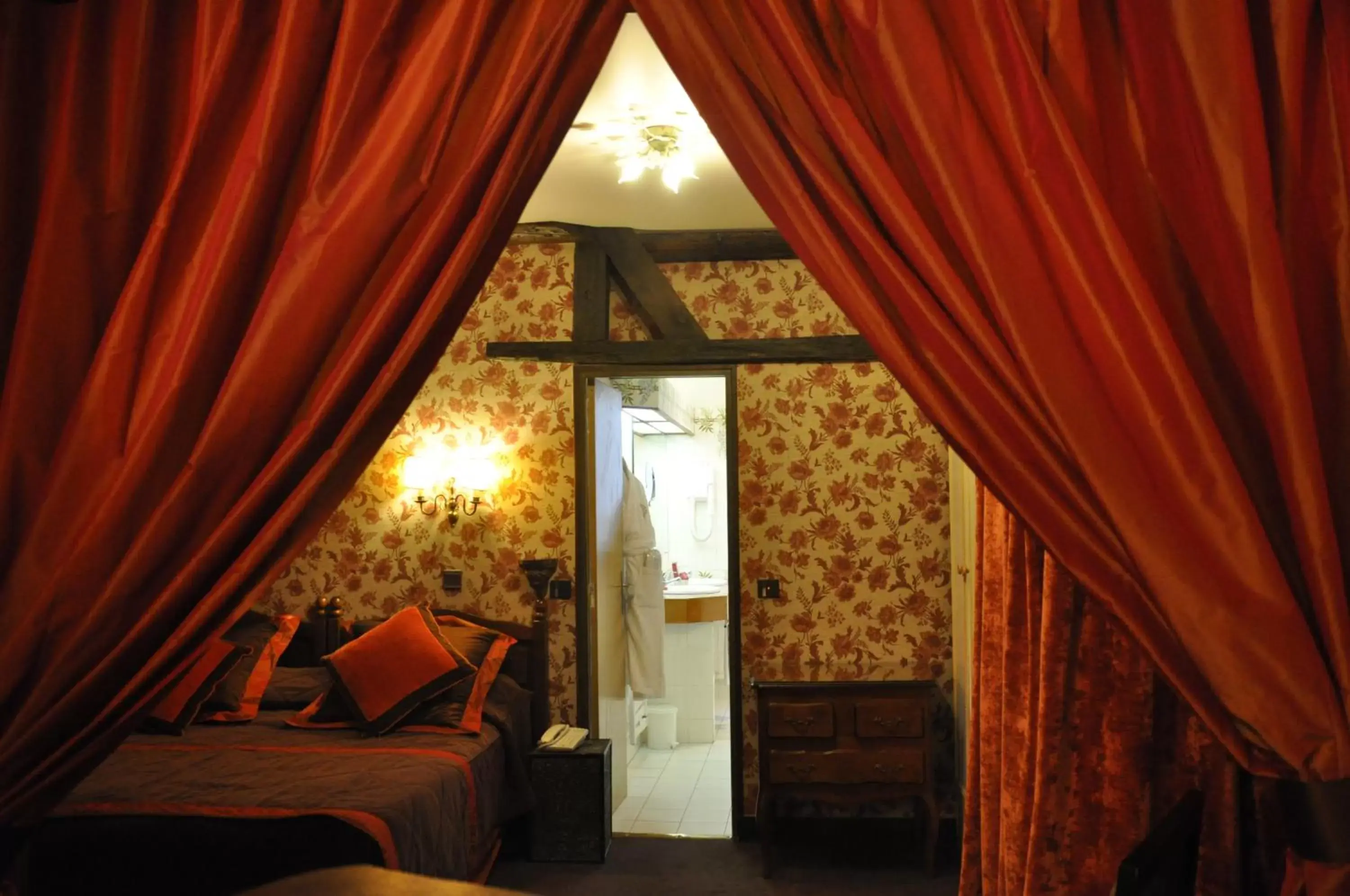 Quadruple Room in Grand Hôtel Dechampaigne