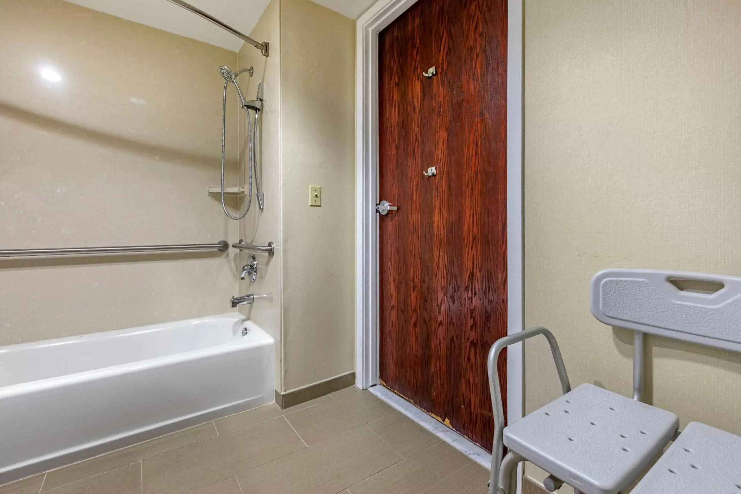 Bathroom in Comfort Suites Visalia Convention Center