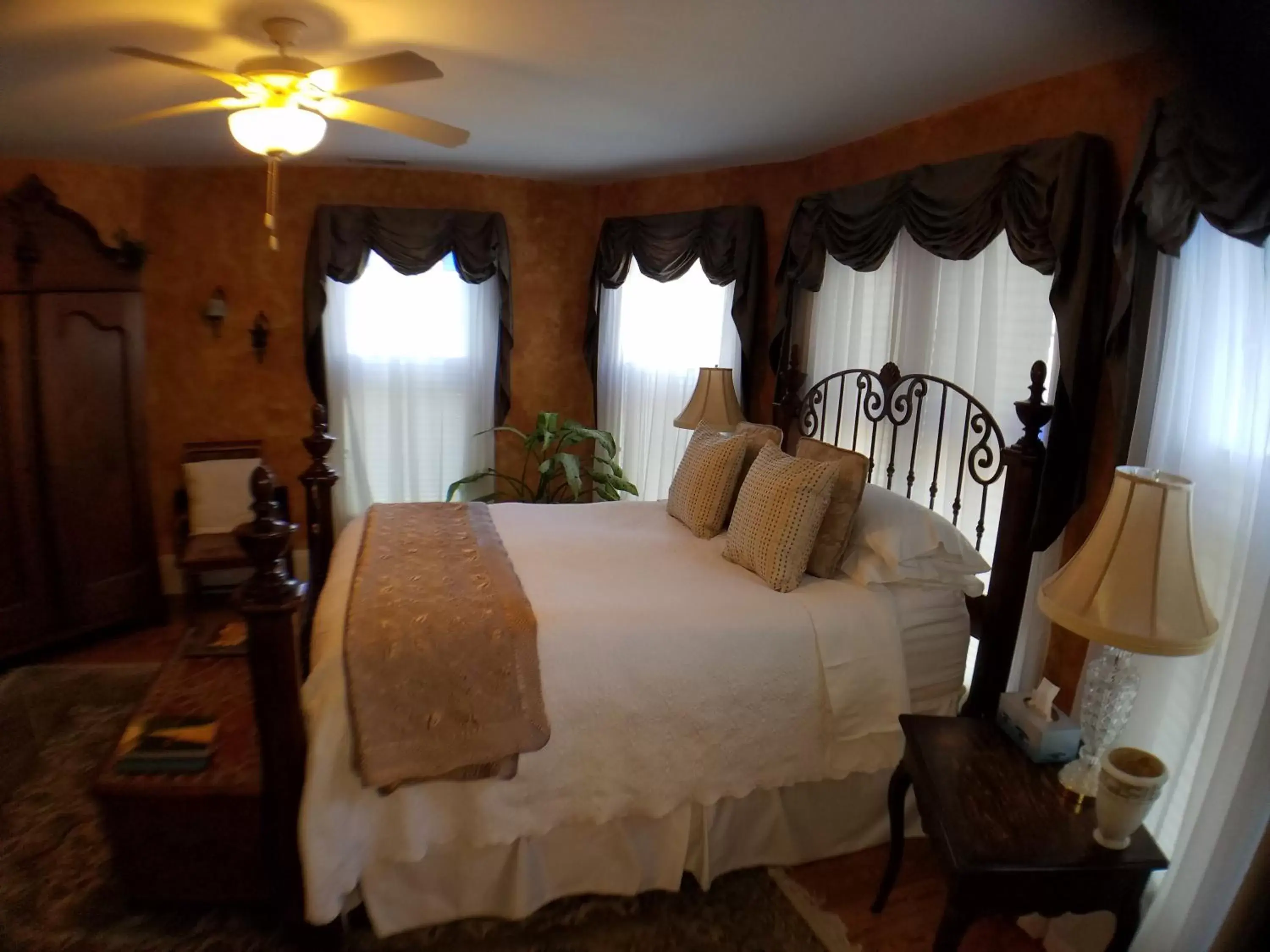 Photo of the whole room, Bed in The Inn at Onancock