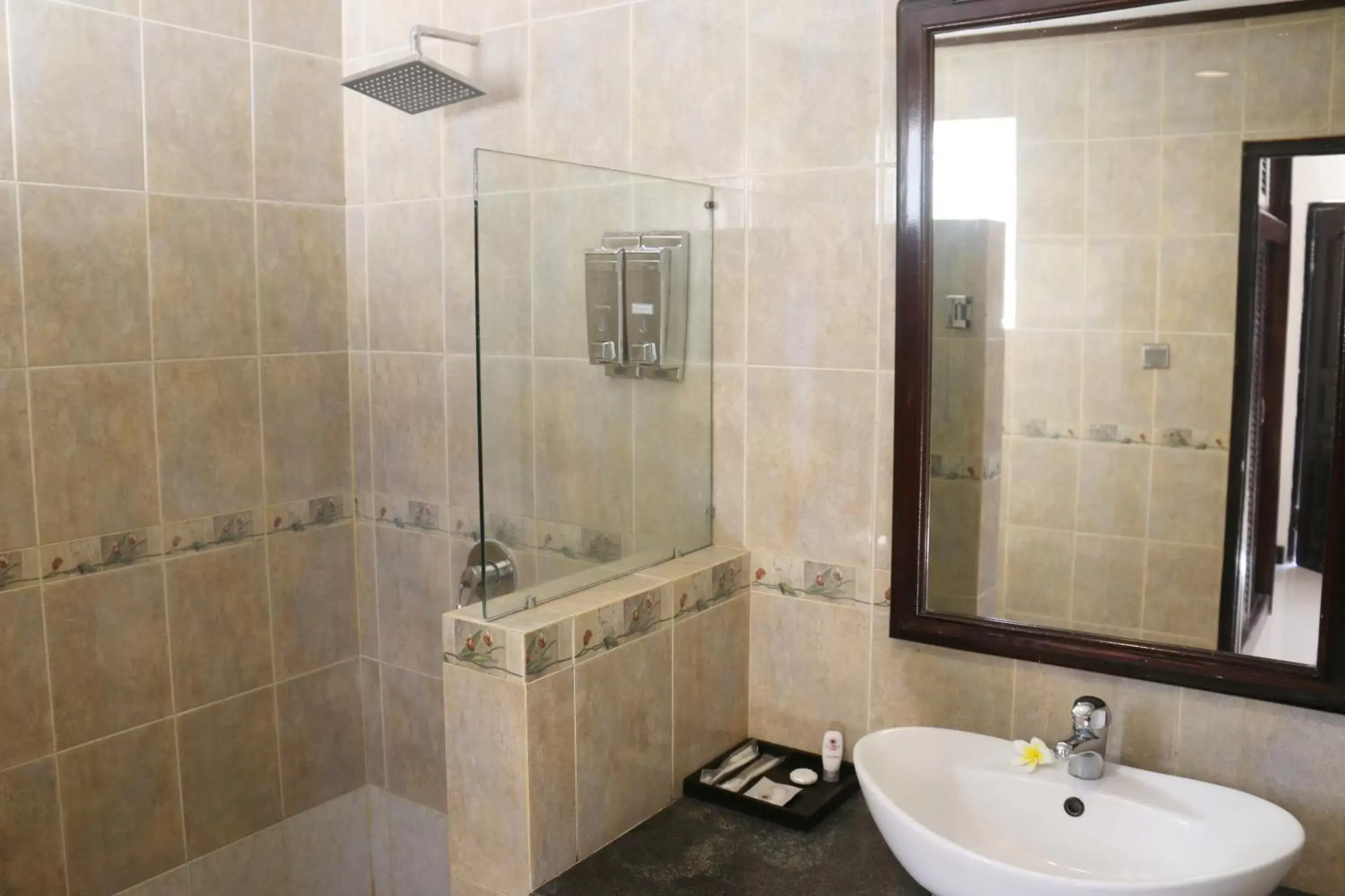 Bathroom in Puri Saron Hotel Baruna Beach Lovina
