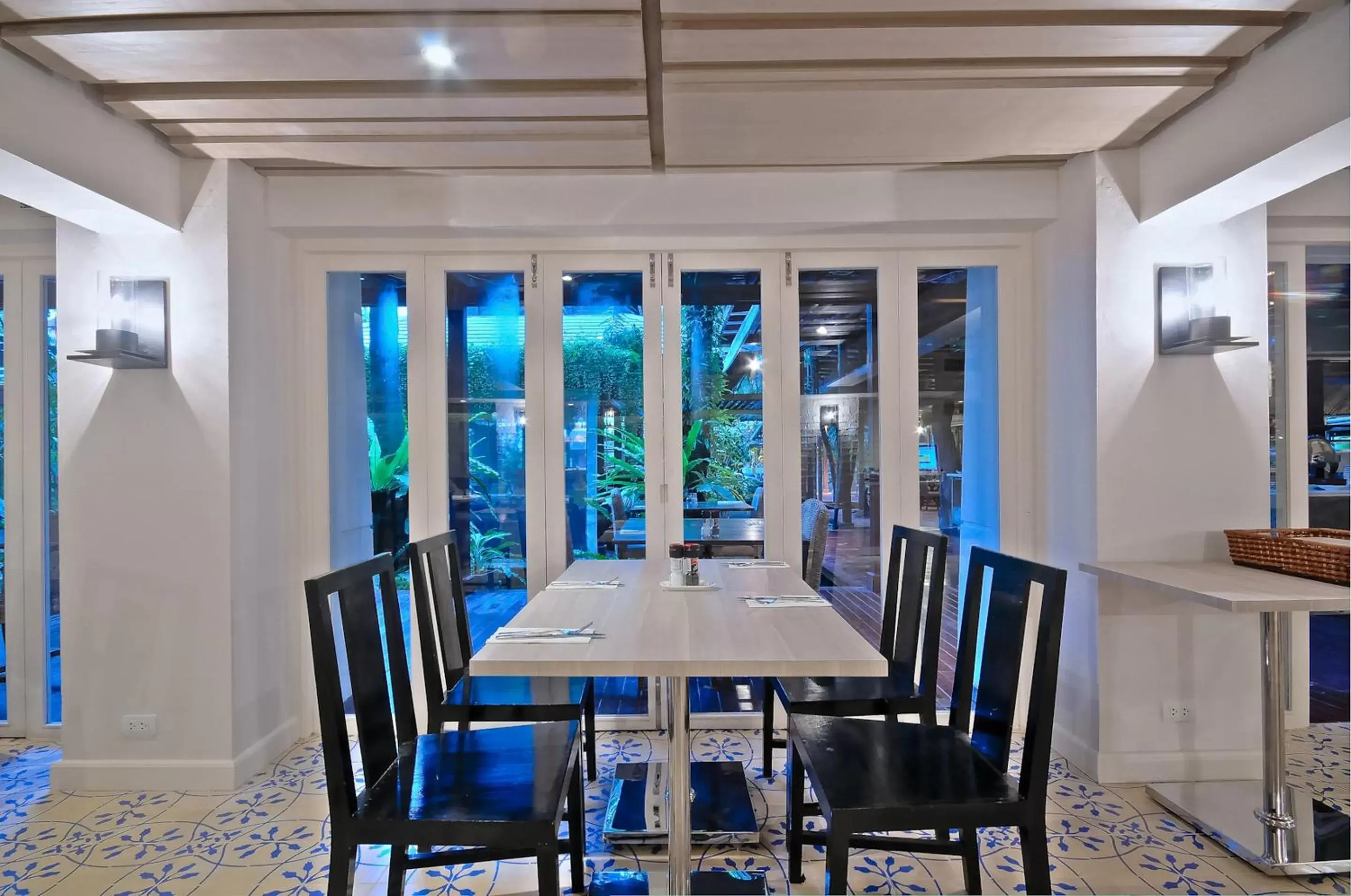 Restaurant/places to eat, Dining Area in Burasari Phuket Resort & Spa - SHA Extra Plus