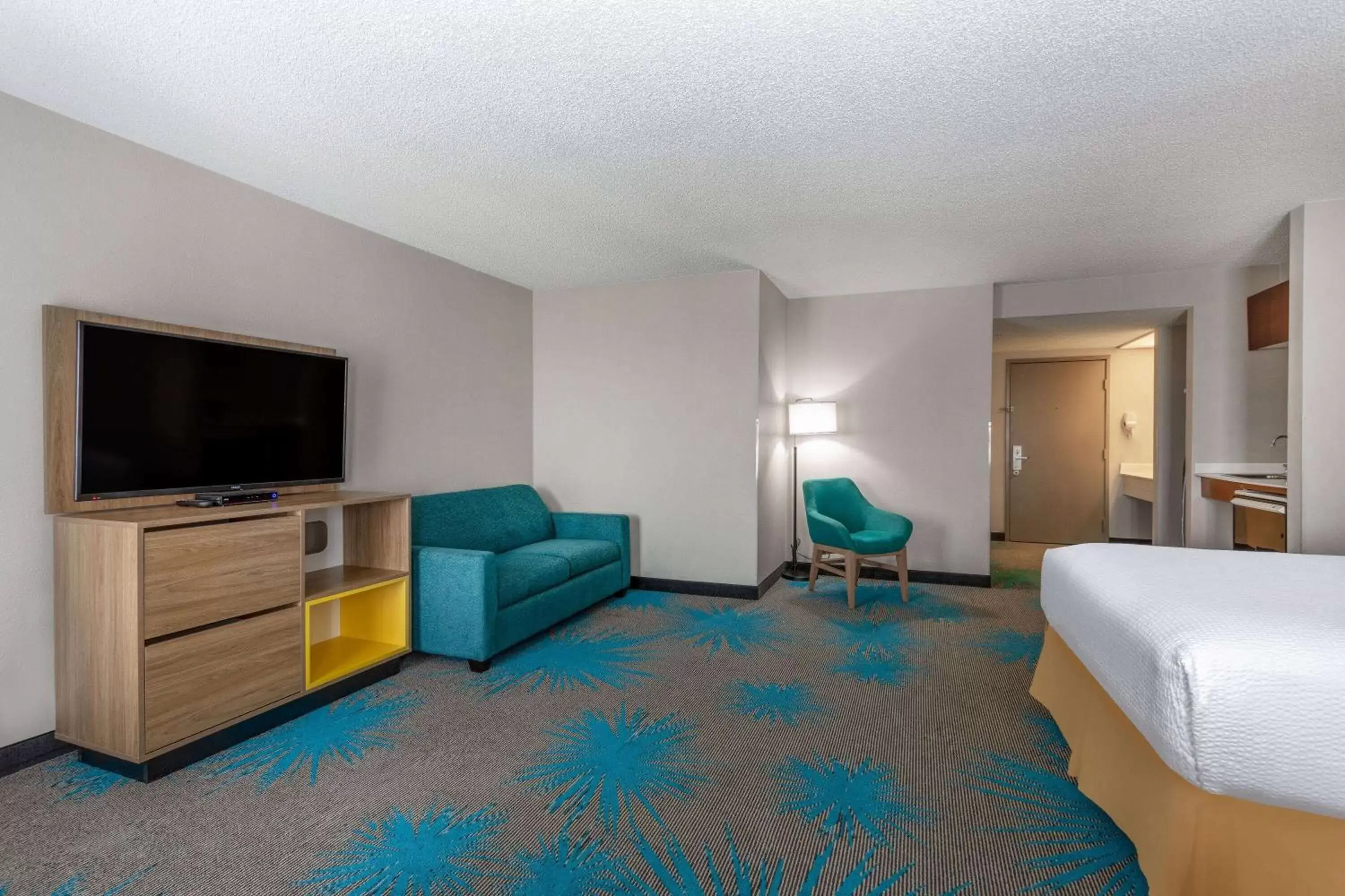 Bed, TV/Entertainment Center in Days Inn & Suites by Wyndham Denver International Airport