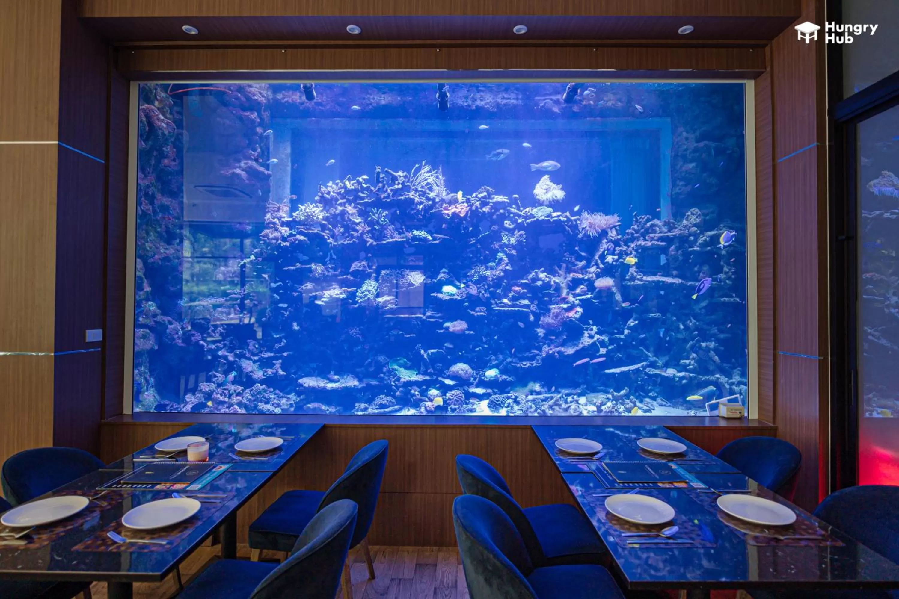 Restaurant/places to eat in V20 Boutique Jacuzzi Hotel