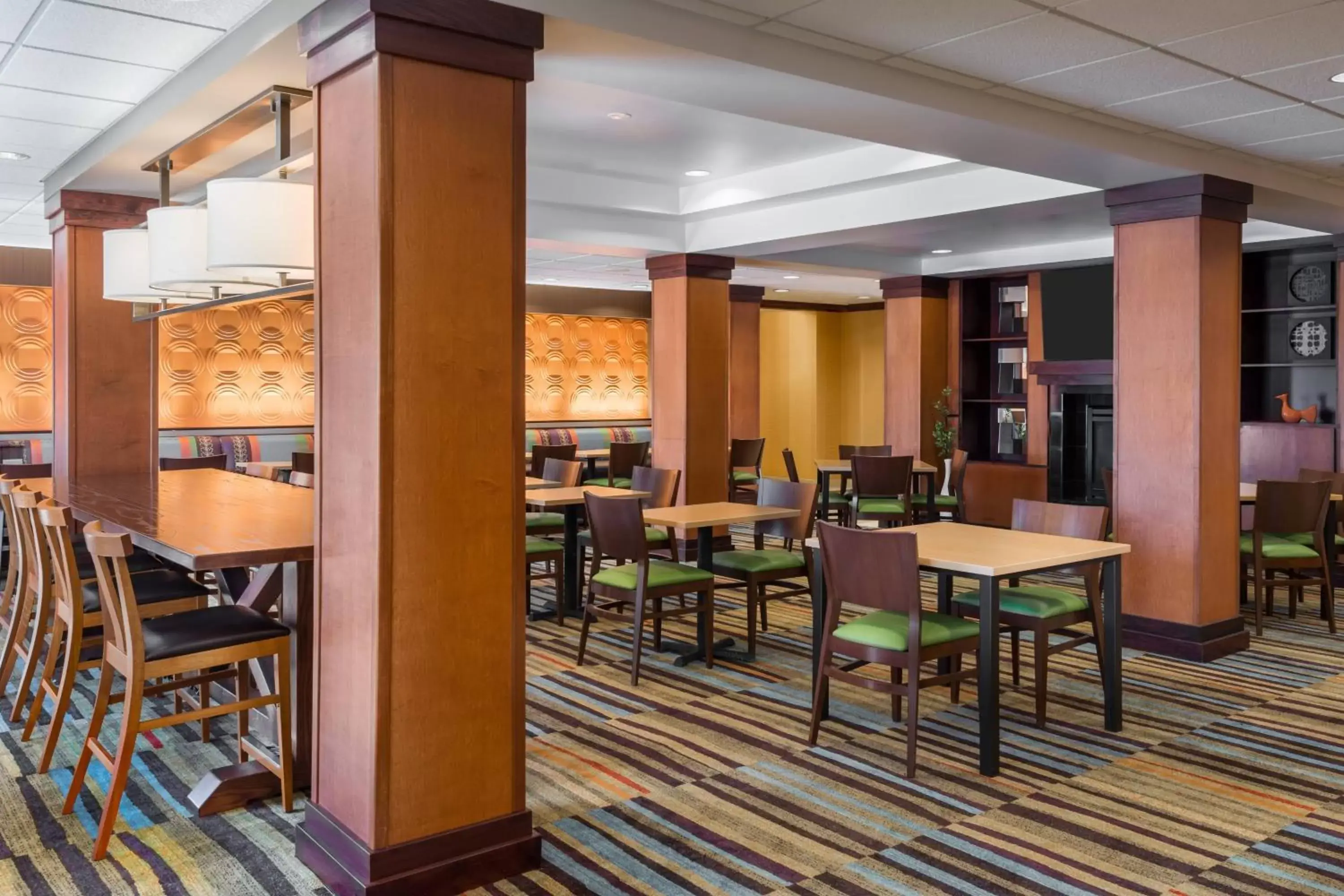 Lobby or reception, Restaurant/Places to Eat in Fairfield Inn & Suites – Buffalo Airport