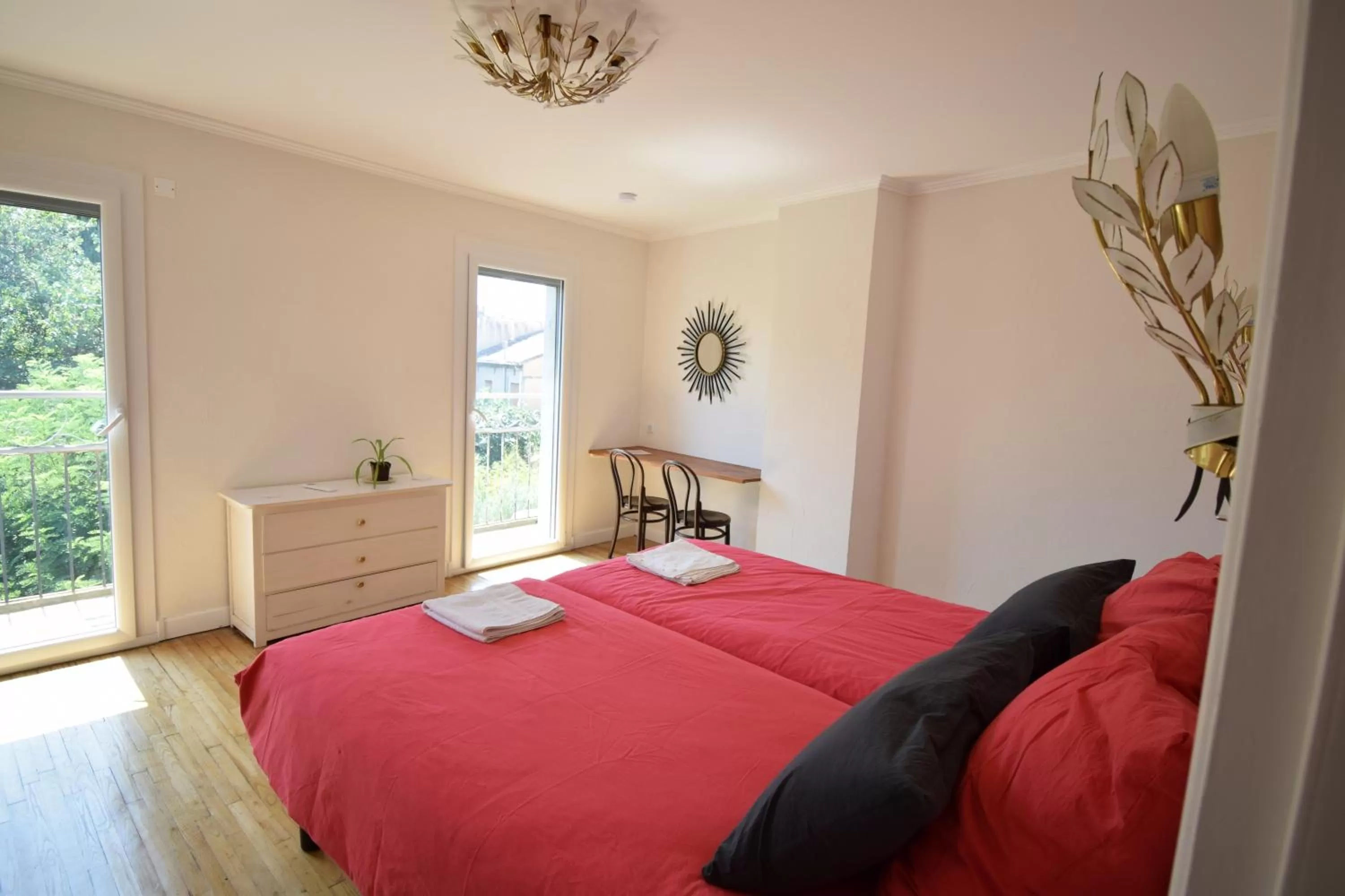 Photo of the whole room in Art Home BnB