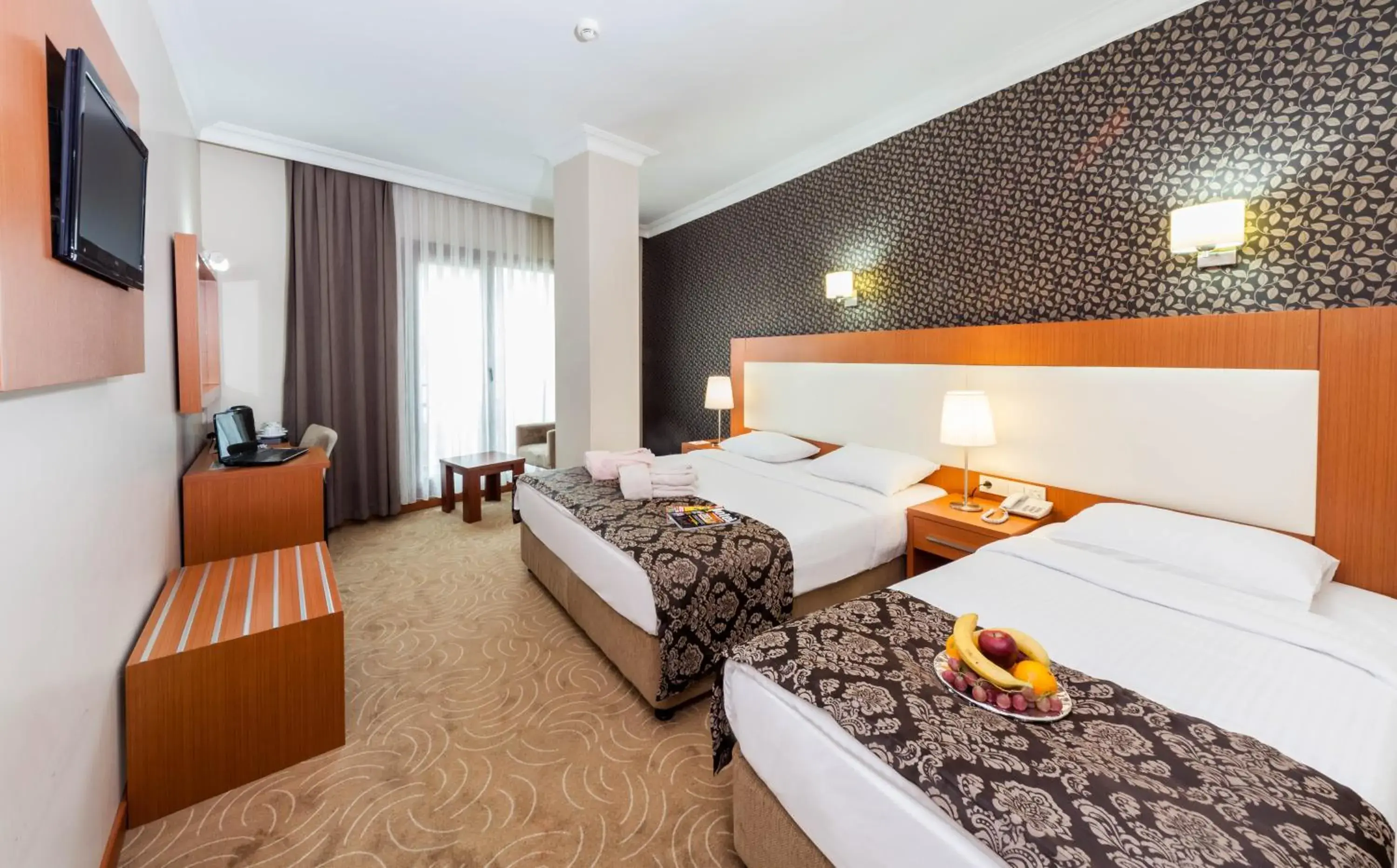 Photo of the whole room, Bed in Grand Hotel Avcilar