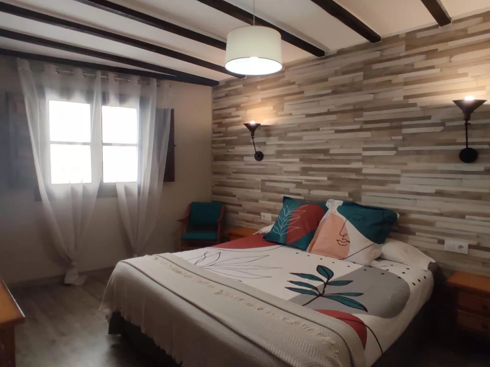 Photo of the whole room, Bed in Hotel Judería Valle del Jerte