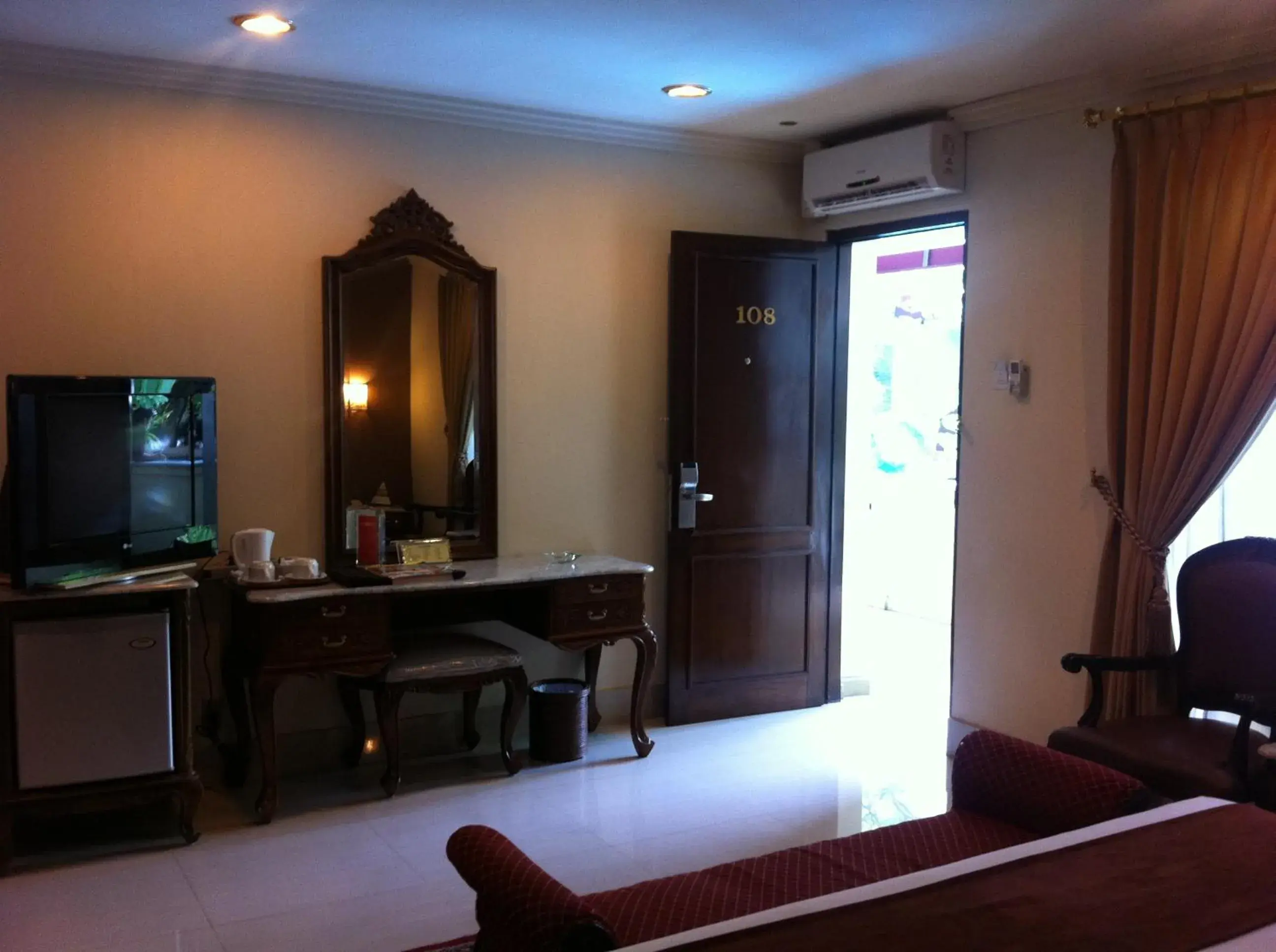 TV/Entertainment Center in Hotel Indah Palace Yogyakarta