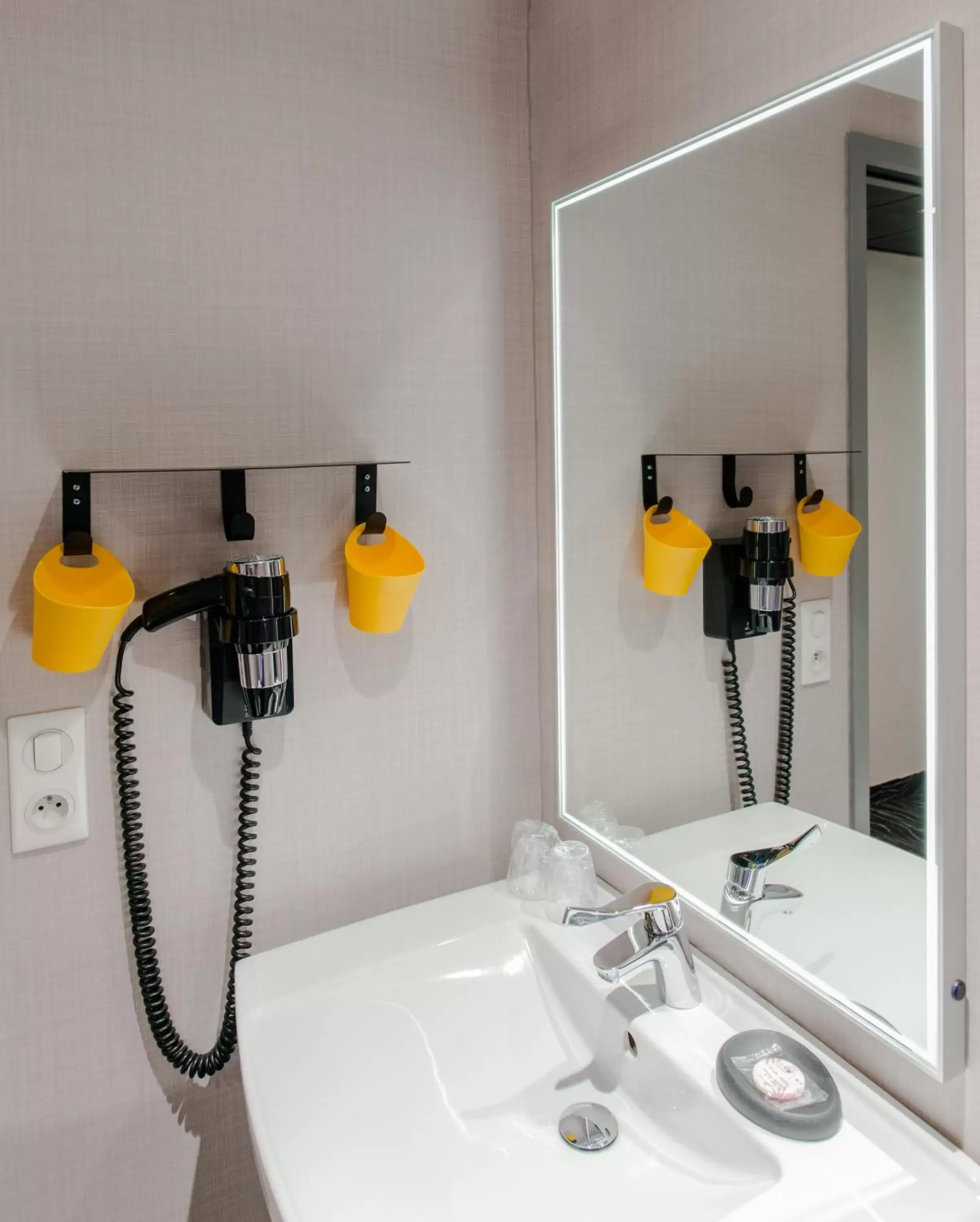 Bathroom in Cit'Hotel Stim'Otel