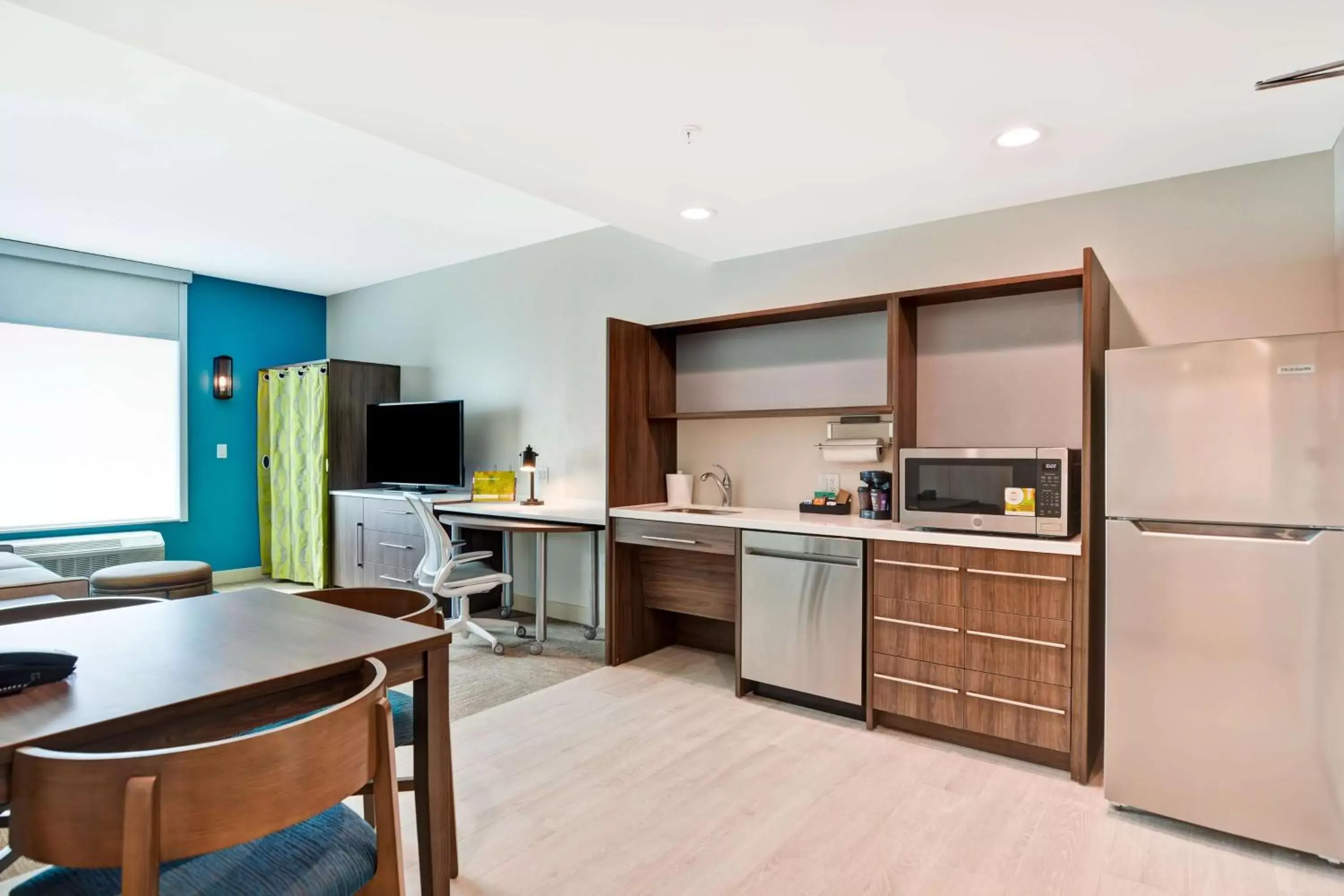 Kitchen or kitchenette, Kitchen/Kitchenette in Home2 Suites By Hilton Bloomington Normal