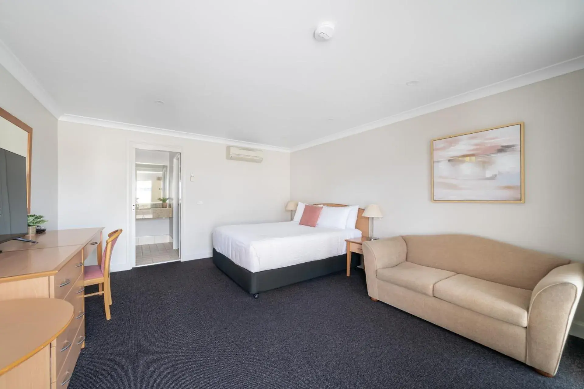 Queen Room in Heritage Inn Bathurst Queen Room in Heritage Inn Bathurst