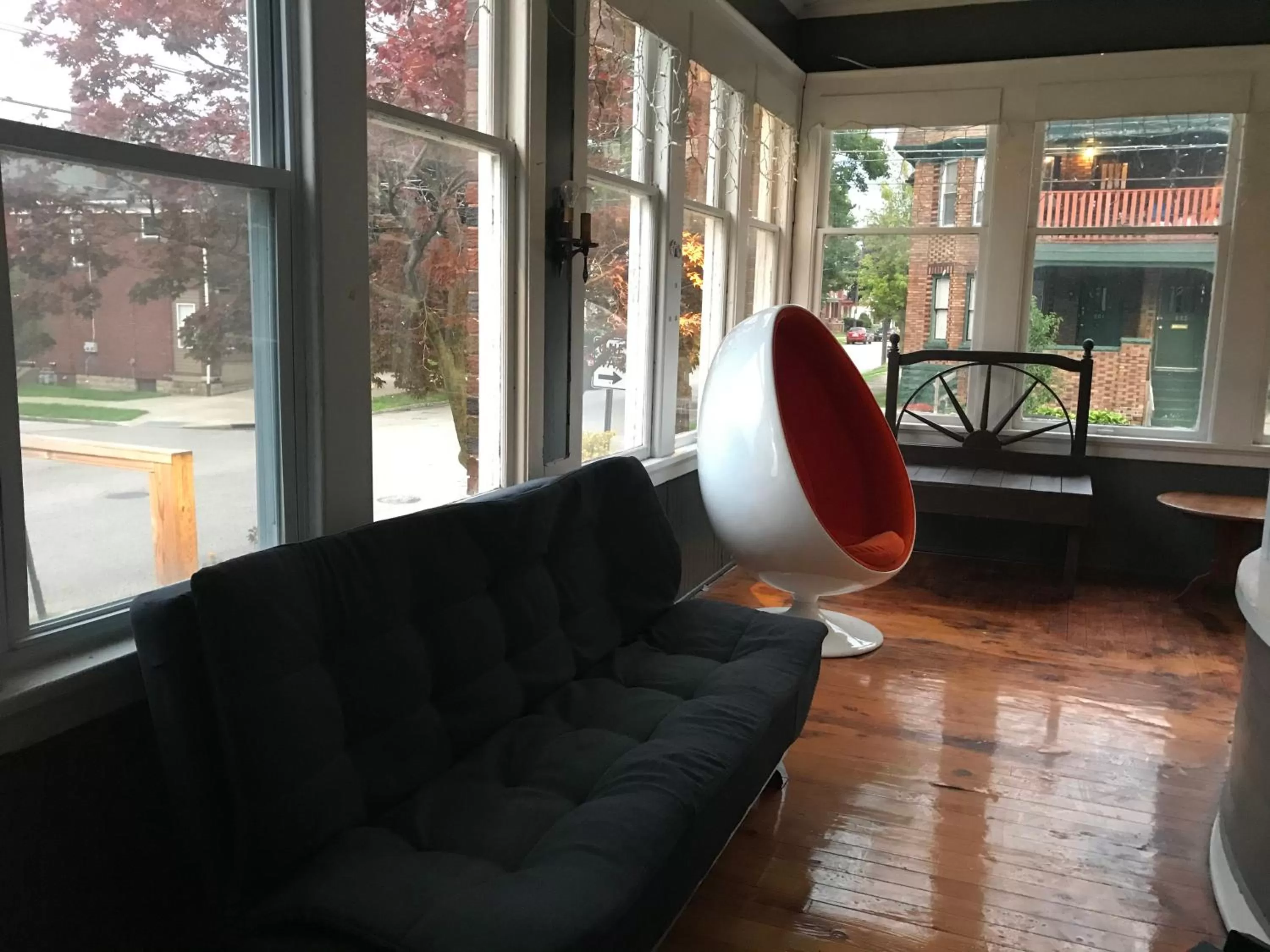 Seating Area in 5 Star Victorian Mansion-Downtown No Locals