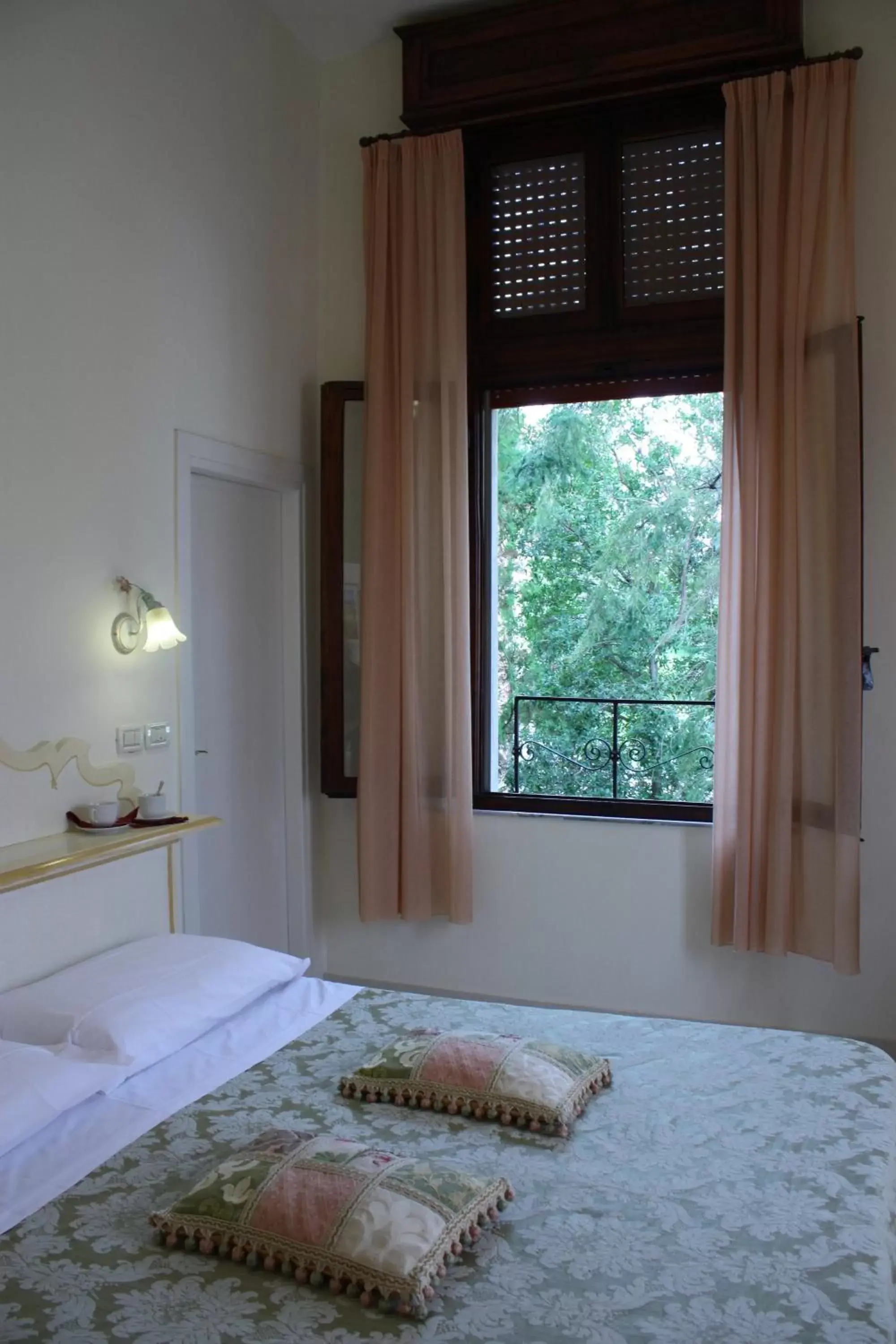 Bed in Villa Elda Boutique Hotel