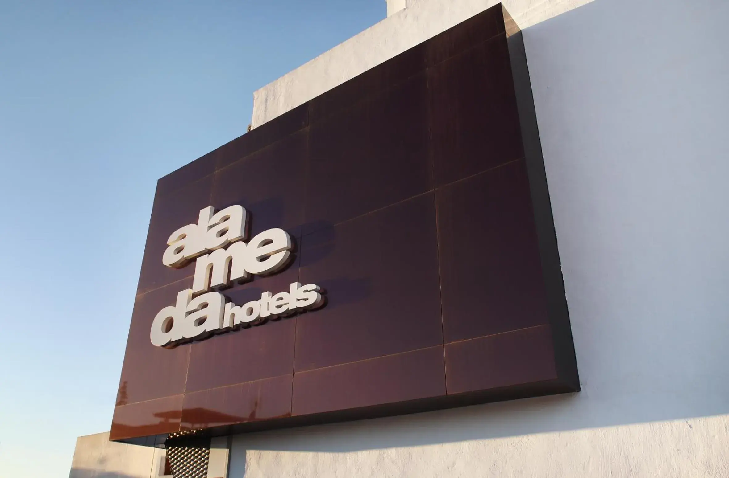 Facade/entrance in Hotel Alameda Facade/entrance in Hotel Alameda