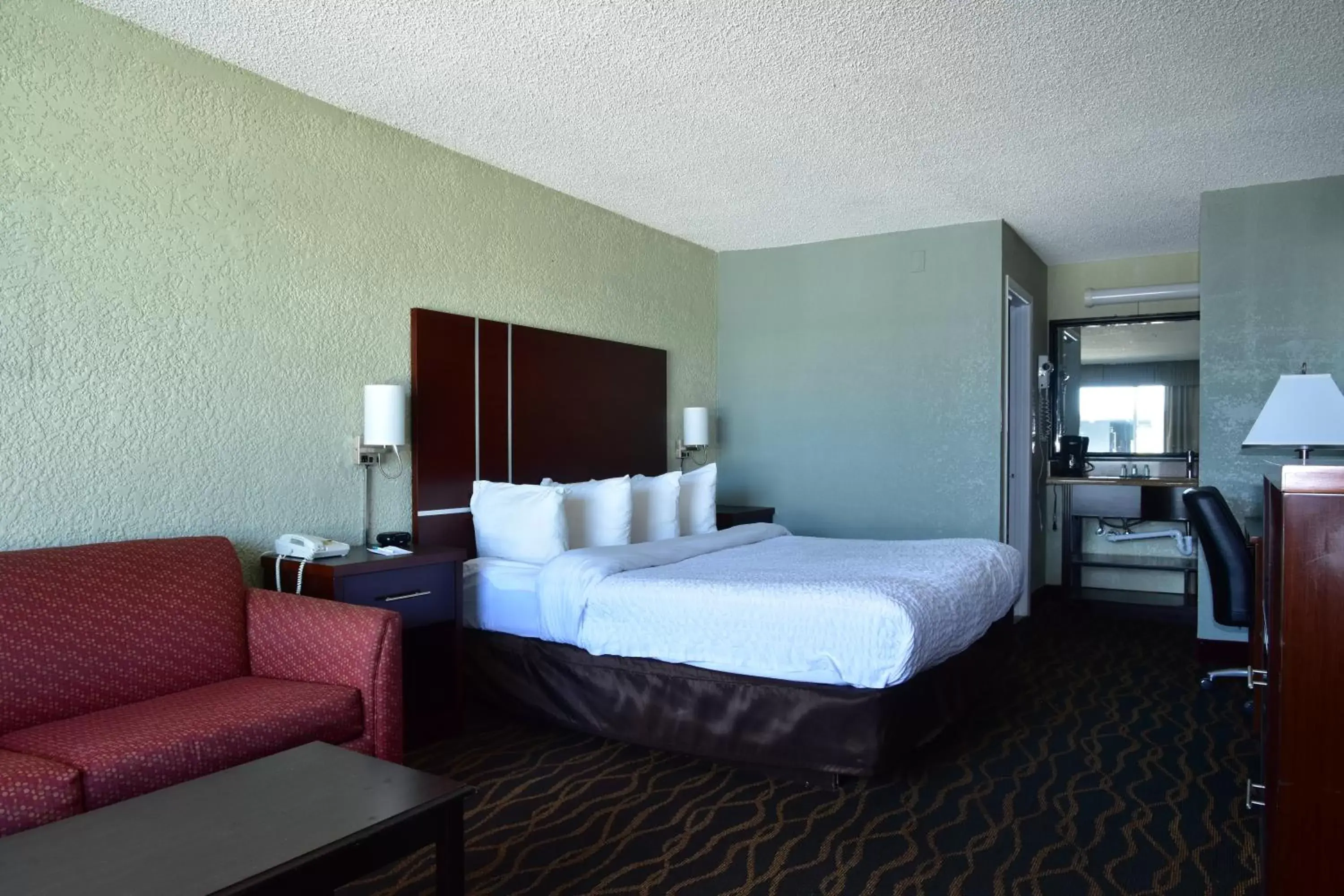 Photo of the whole room, Bed in Days Inn by Wyndham Stuart