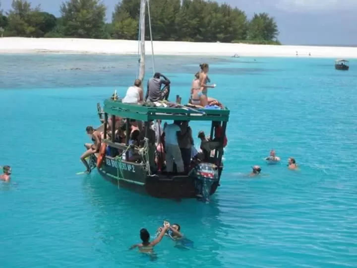 Baraka Aquarium Bungalows