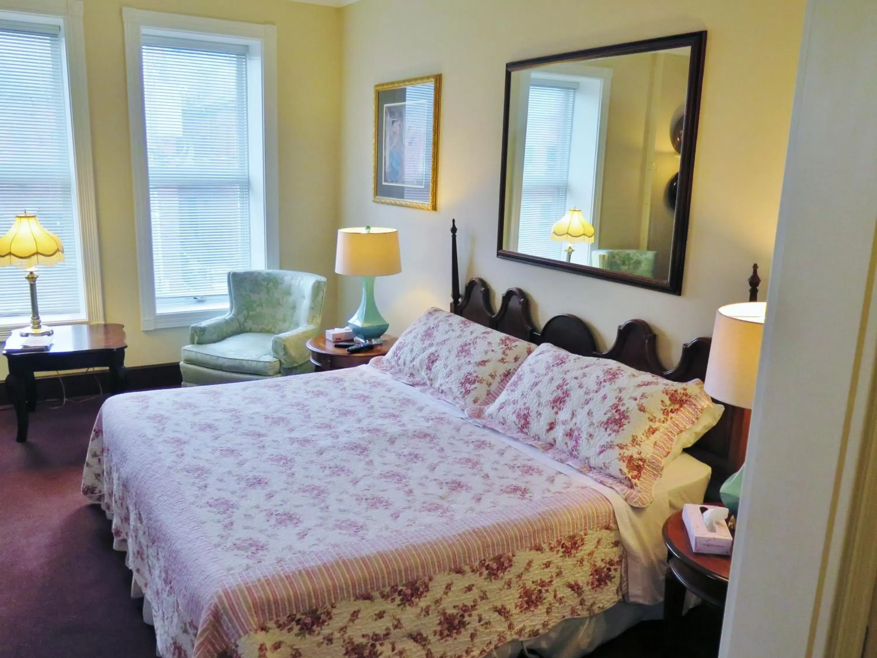 Bed in Madison Manor Boutique Hotel