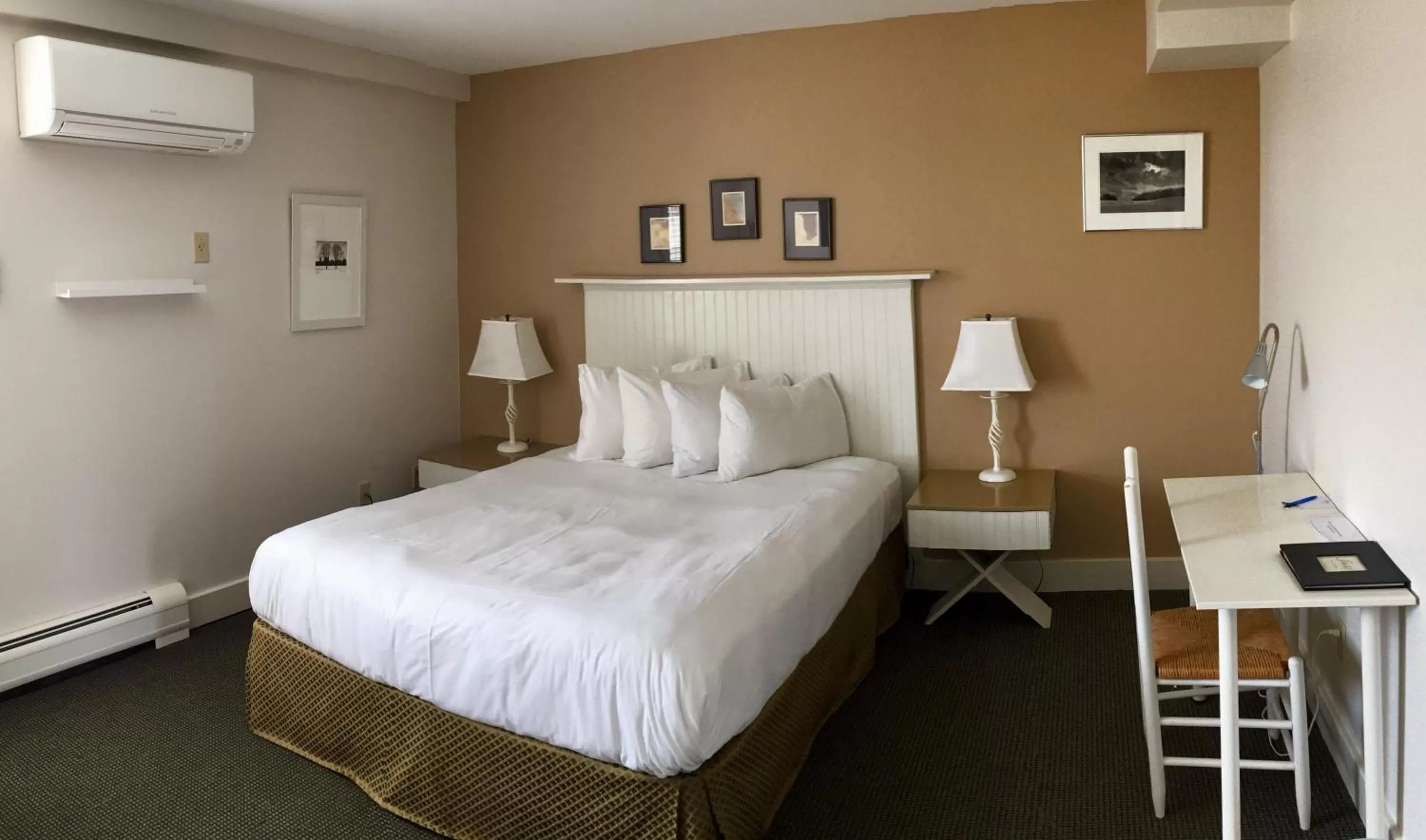 Bedroom, Bed in Pilgrim House