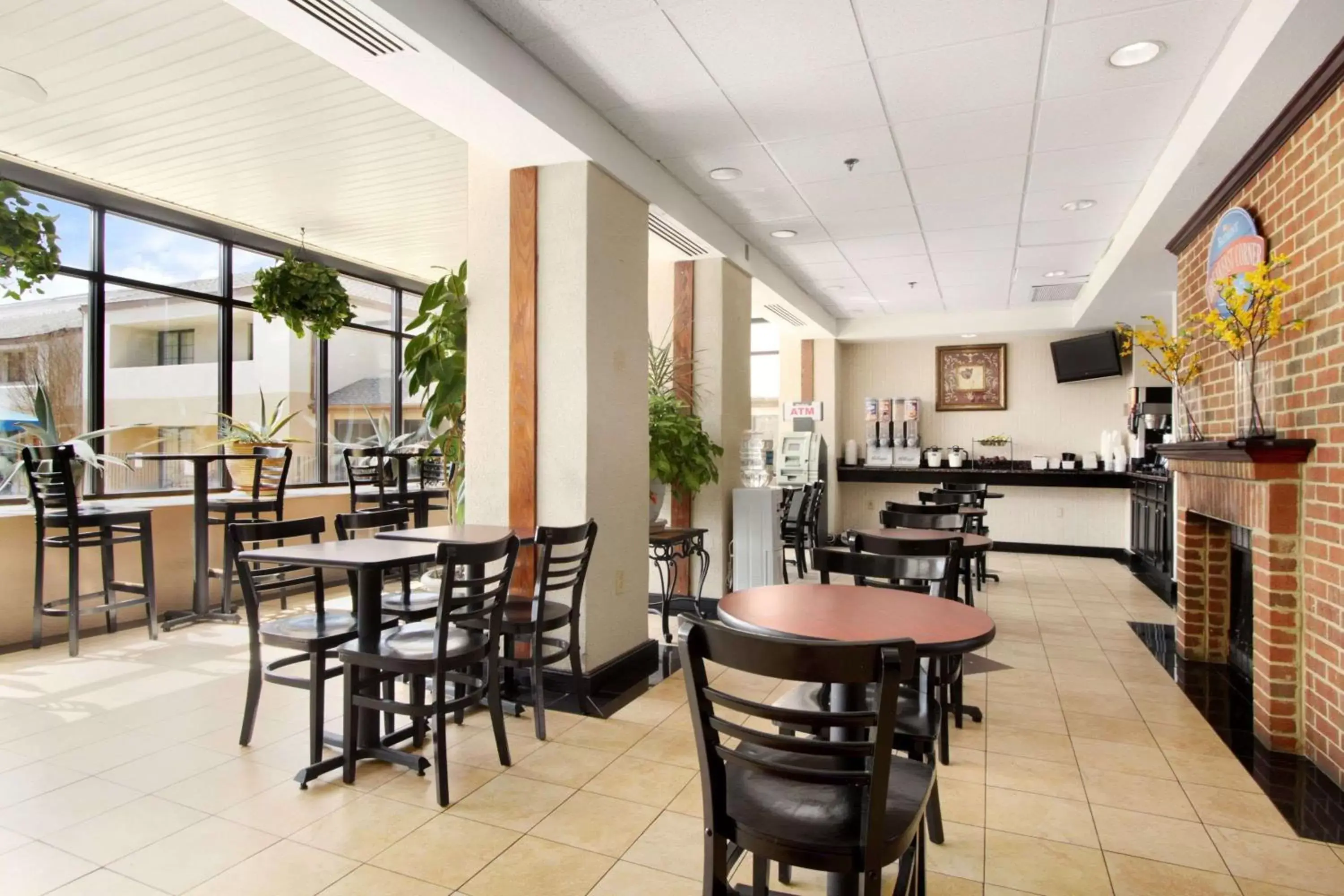 Restaurant/Places to Eat in Baymont by Wyndham Prince George Fort Gregg-Adams Restaurant/Places to Eat in Baymont by Wyndham Prince George Fort Gregg-Adams