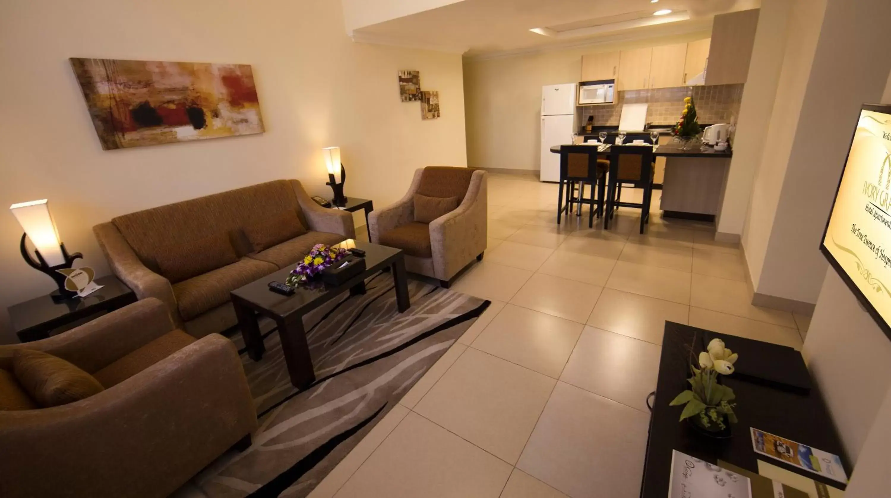Kitchen or kitchenette, Seating Area in Ivory Grand Hotel Apartments